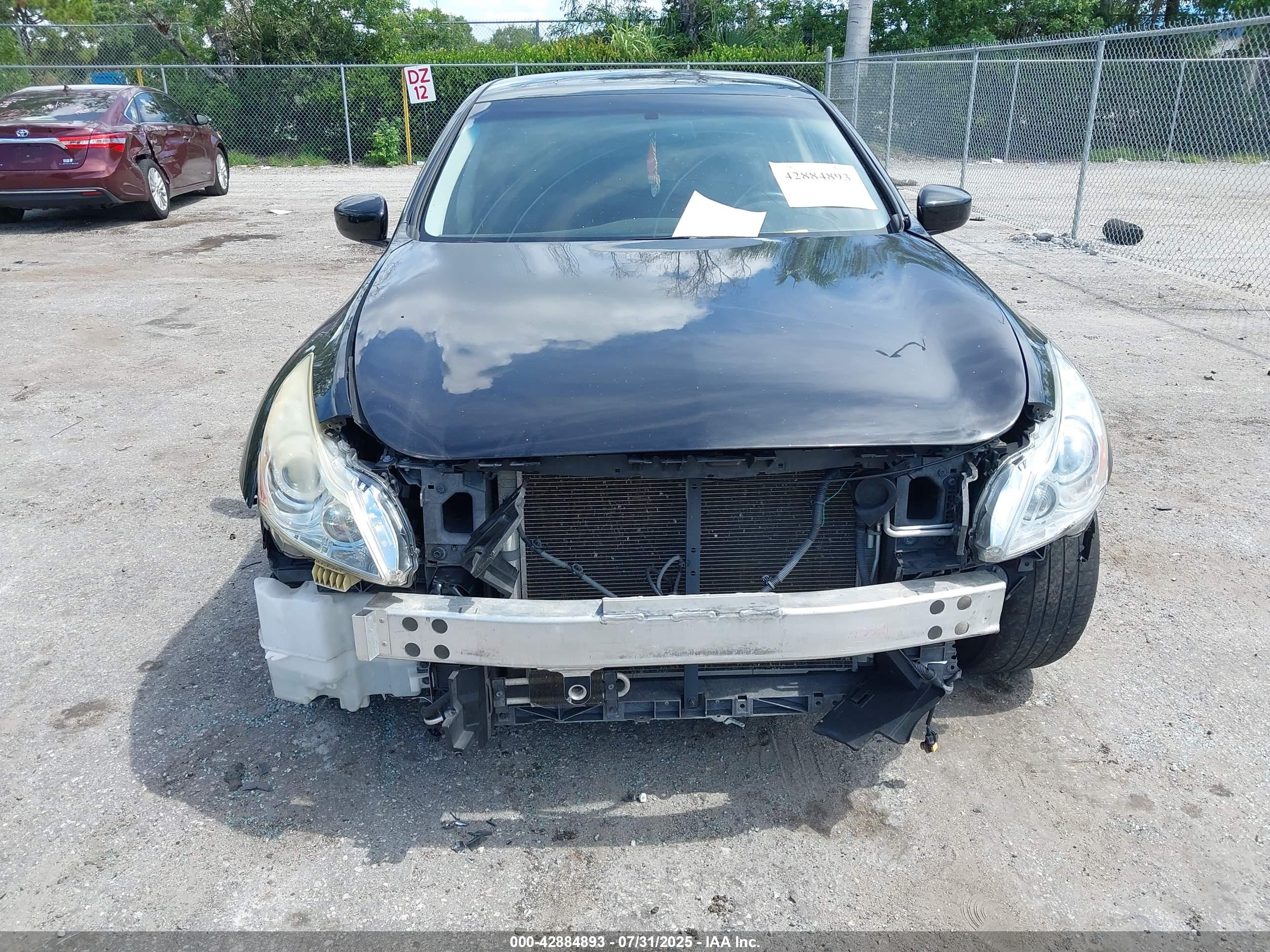 INFINITI Q40 image 6