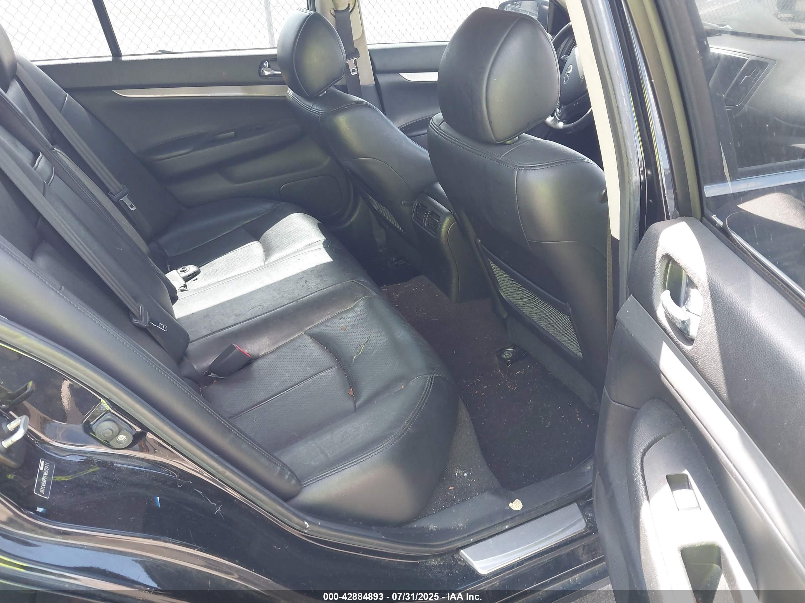 INFINITI Q40 image 8