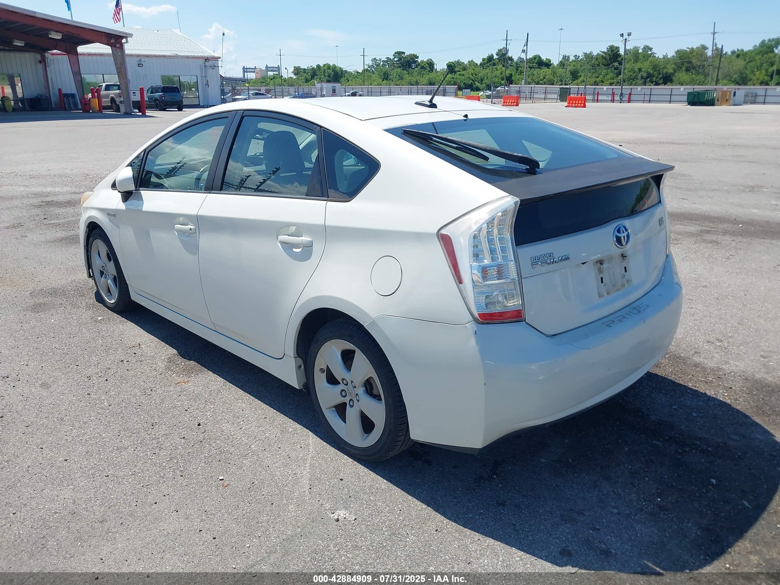 TOYOTA PRIUS image 3