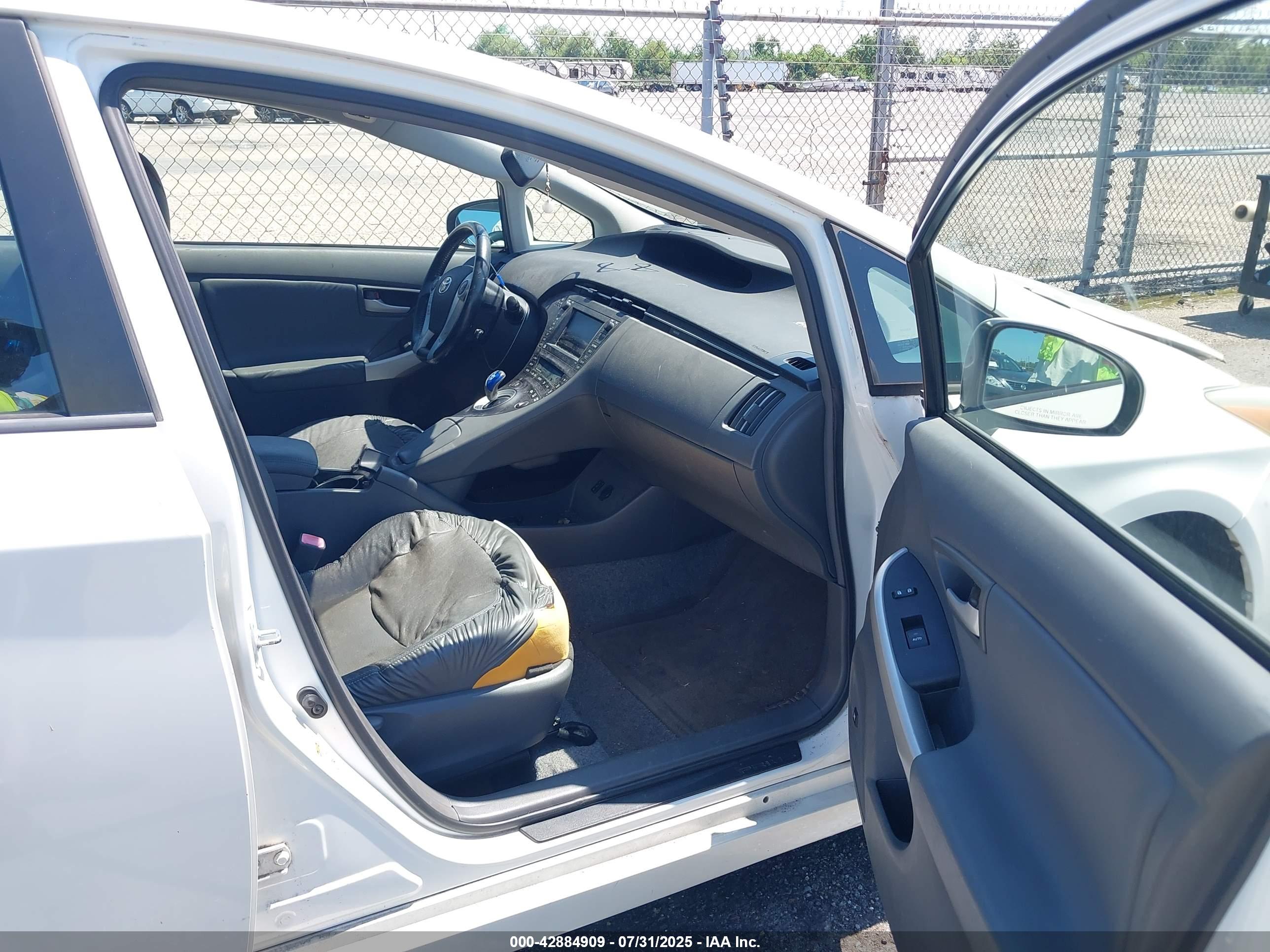 TOYOTA PRIUS image 5