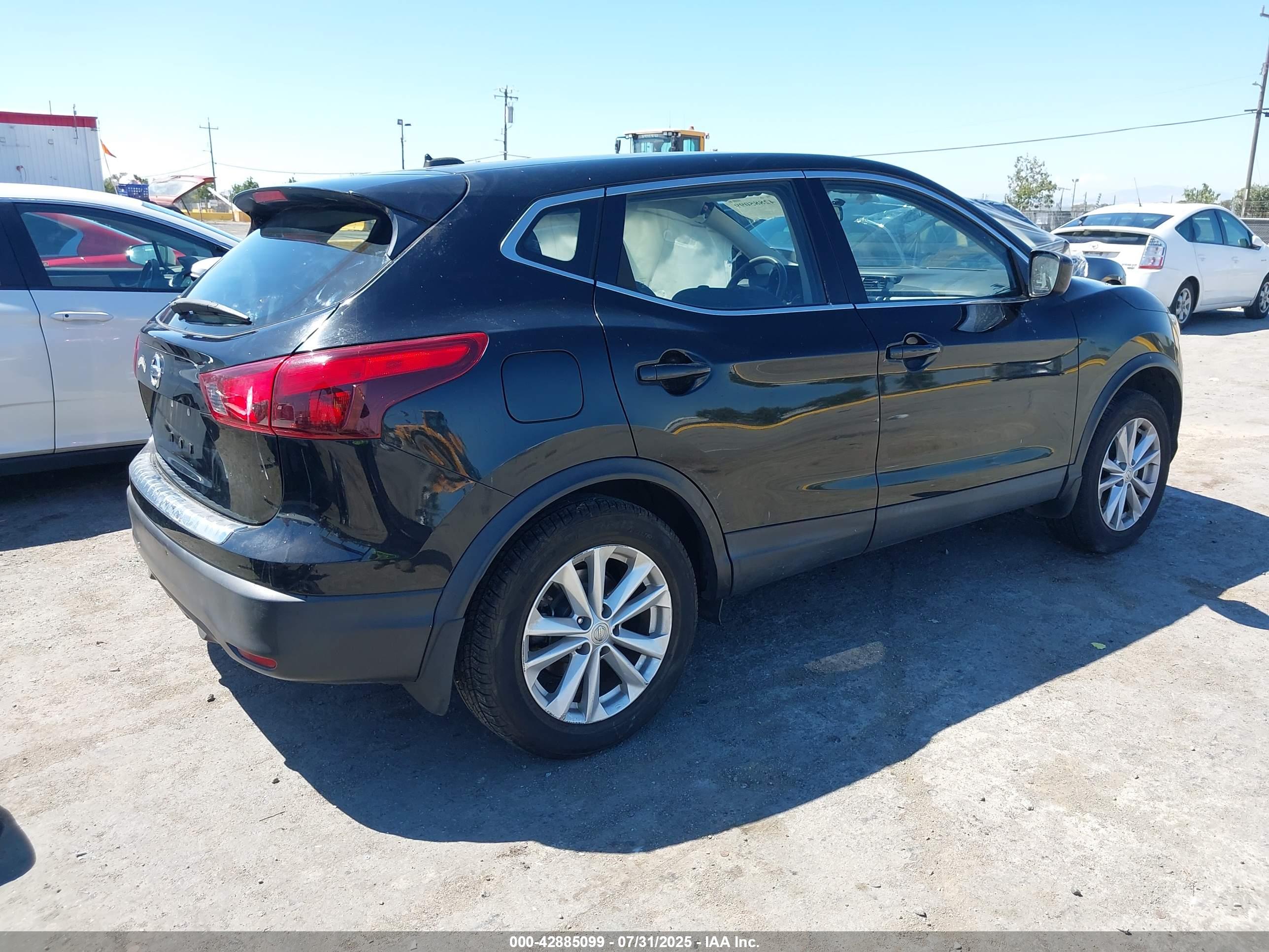 NISSAN ROGUE image 4