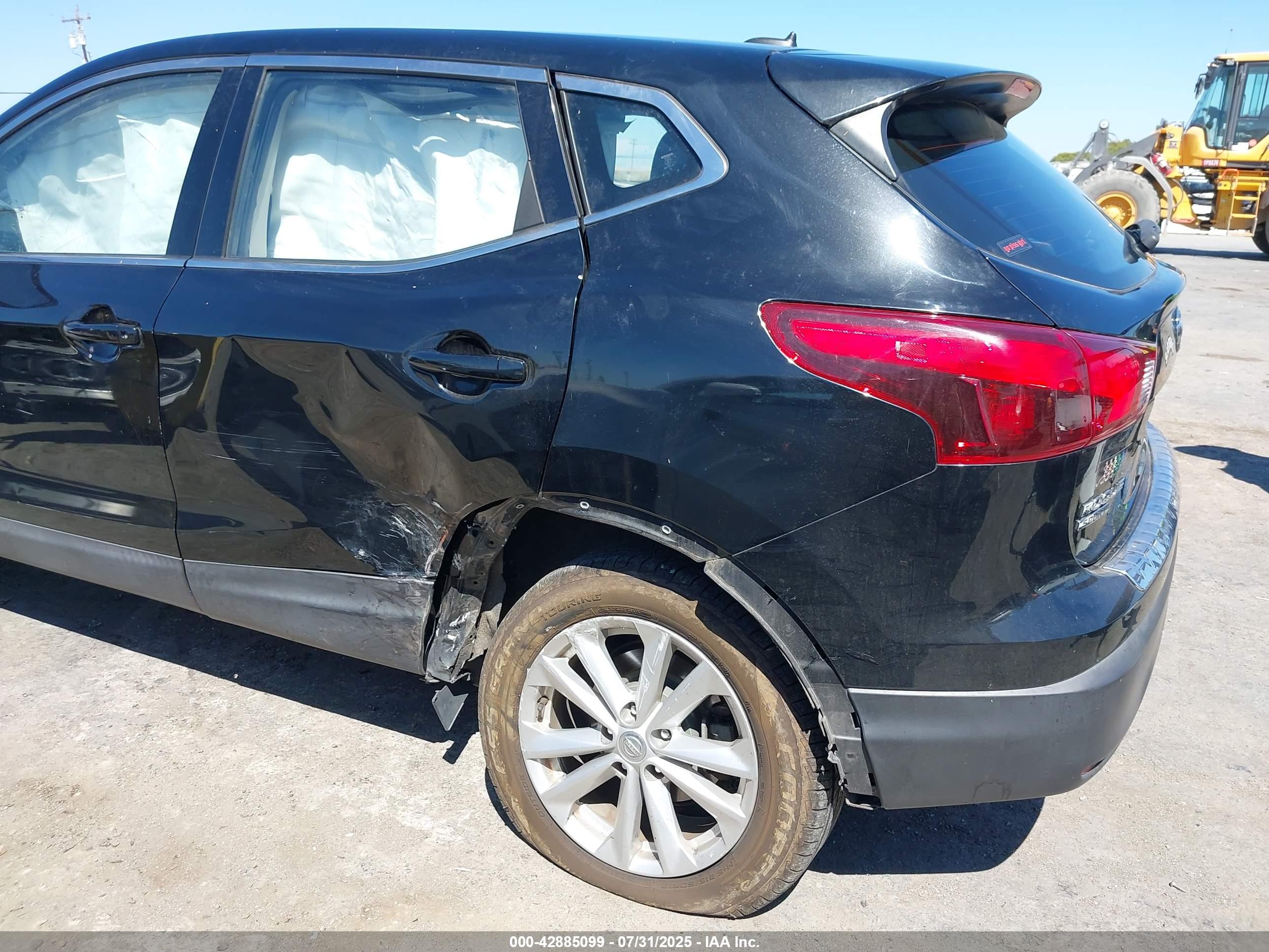 NISSAN ROGUE image 6