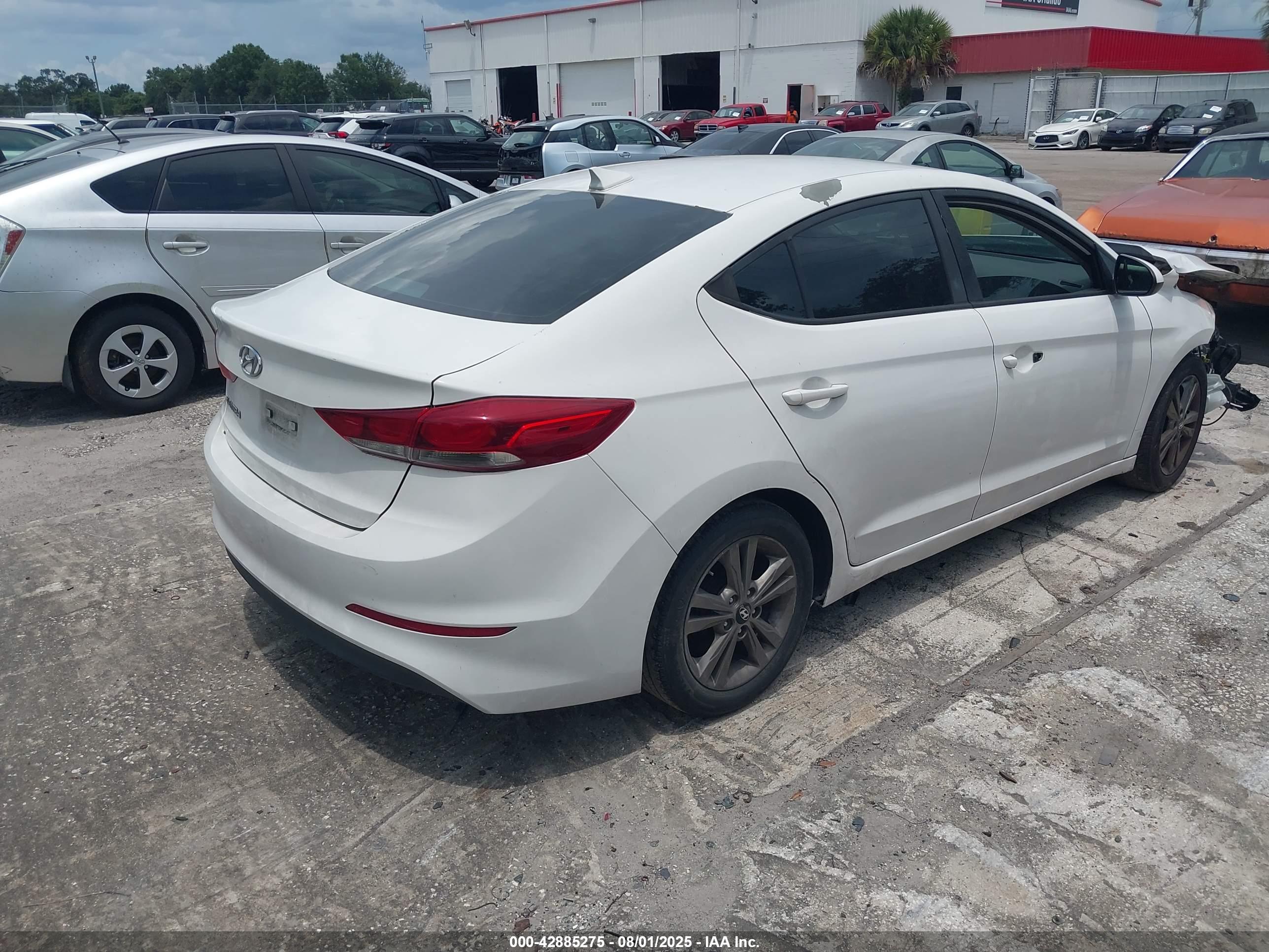 HYUNDAI ELANTRA image 4