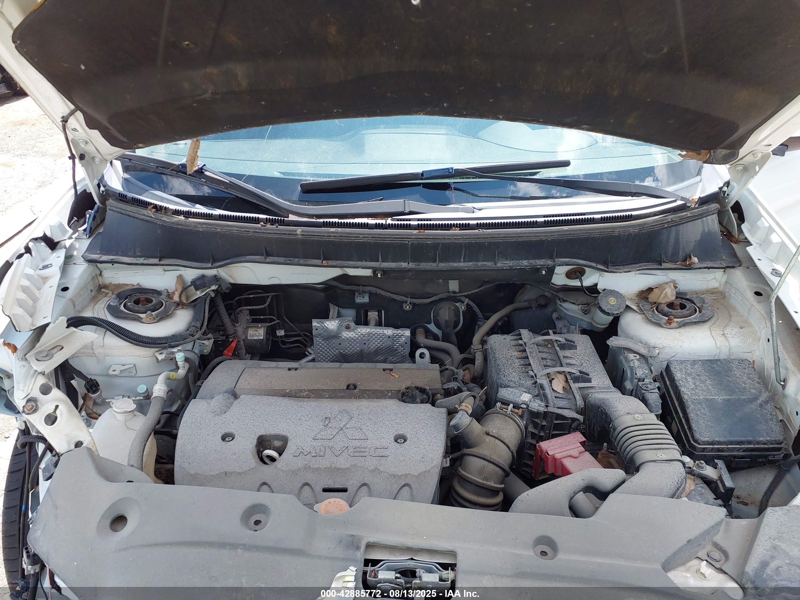 MITSUBISHI OUTLANDER image 10