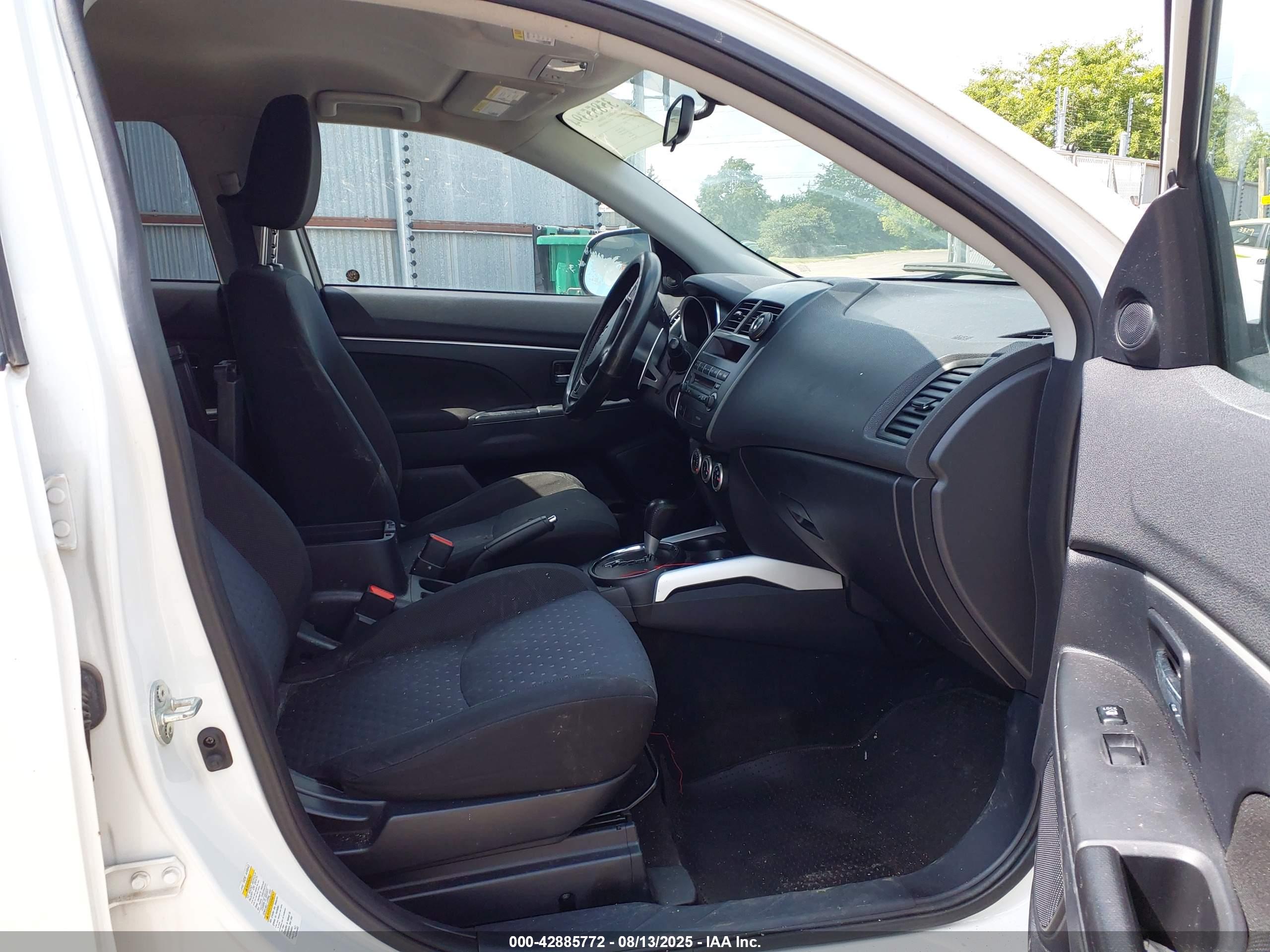 MITSUBISHI OUTLANDER image 5