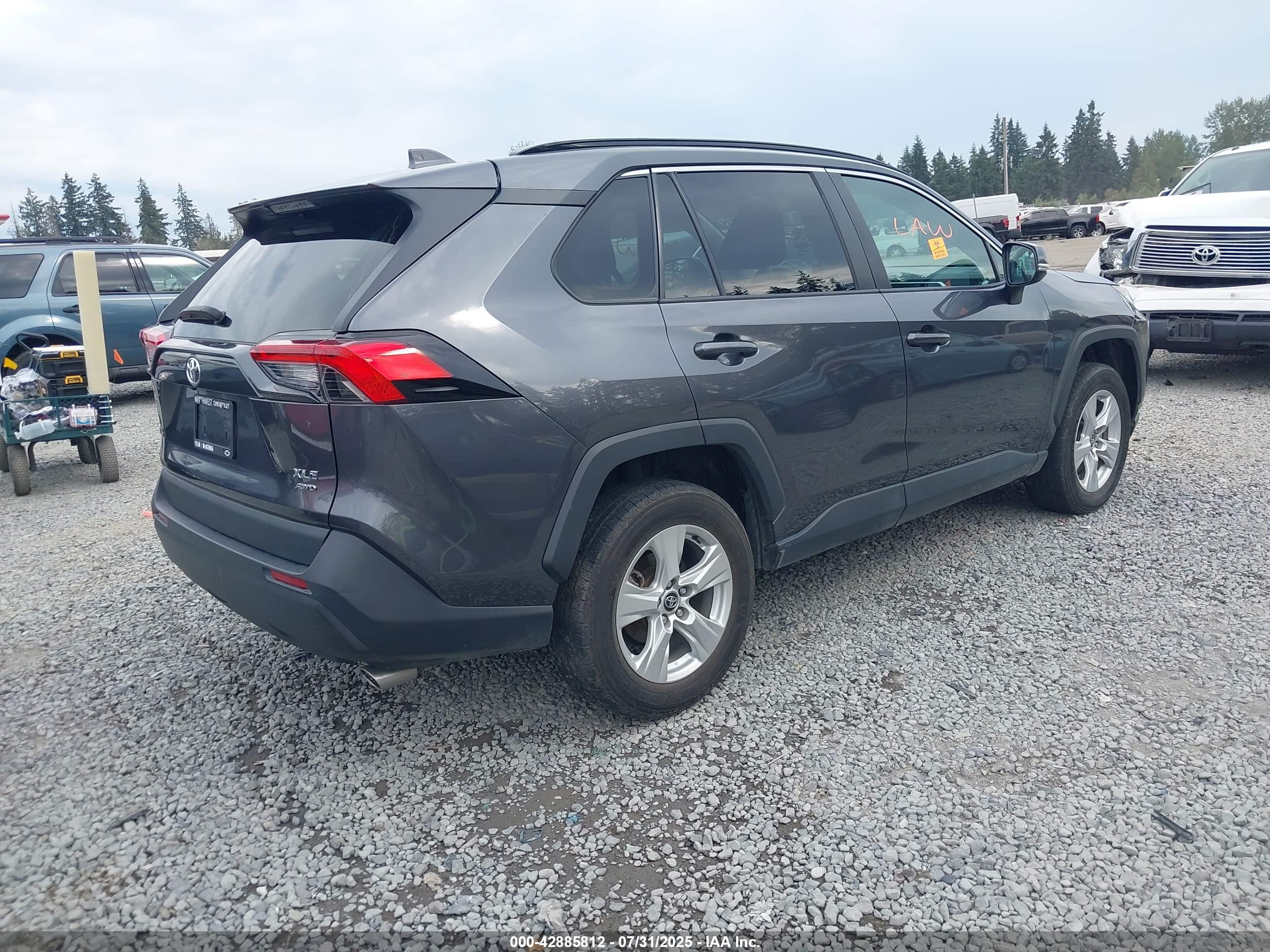 TOYOTA RAV4 image 4