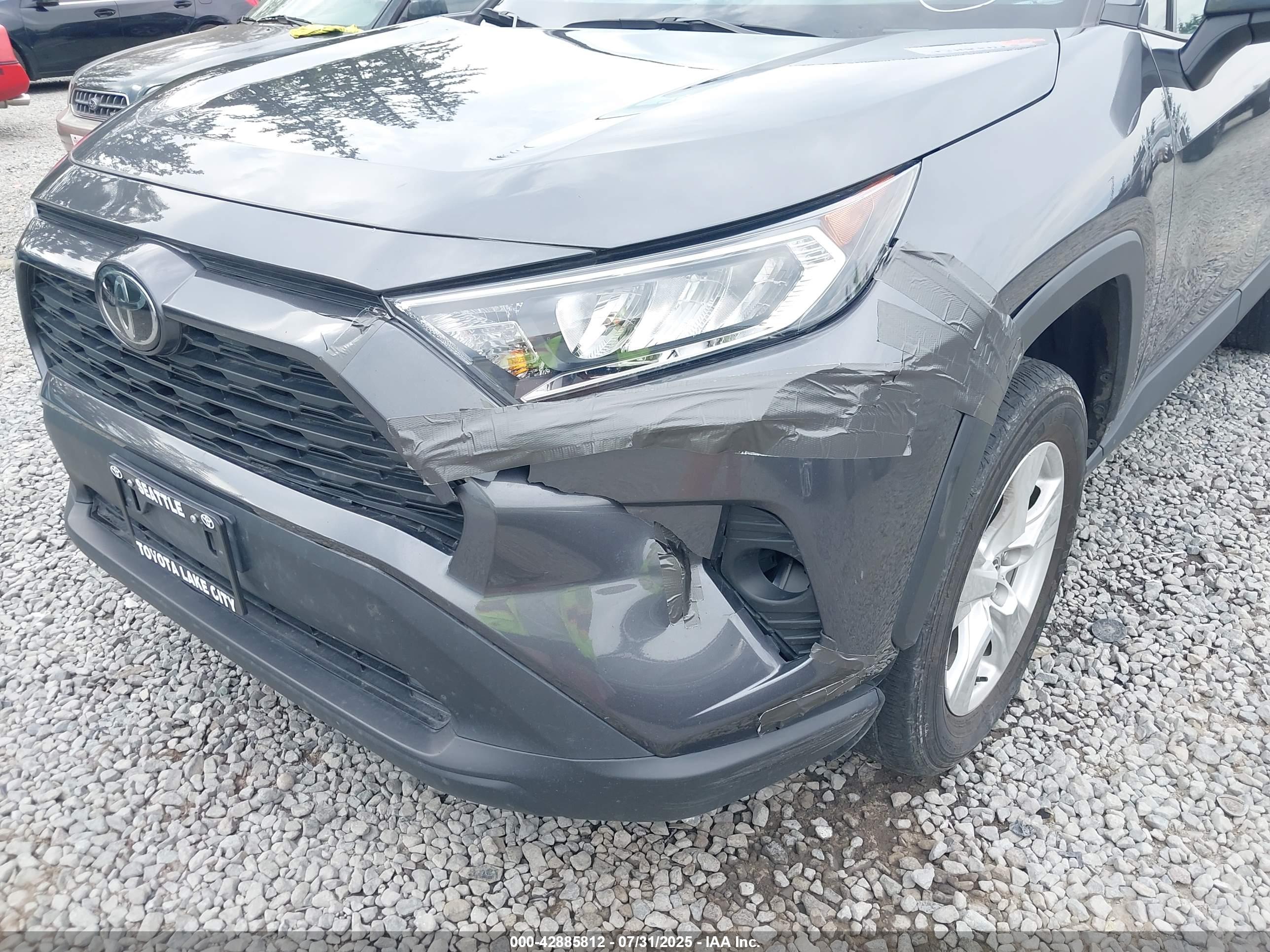 TOYOTA RAV4 image 6
