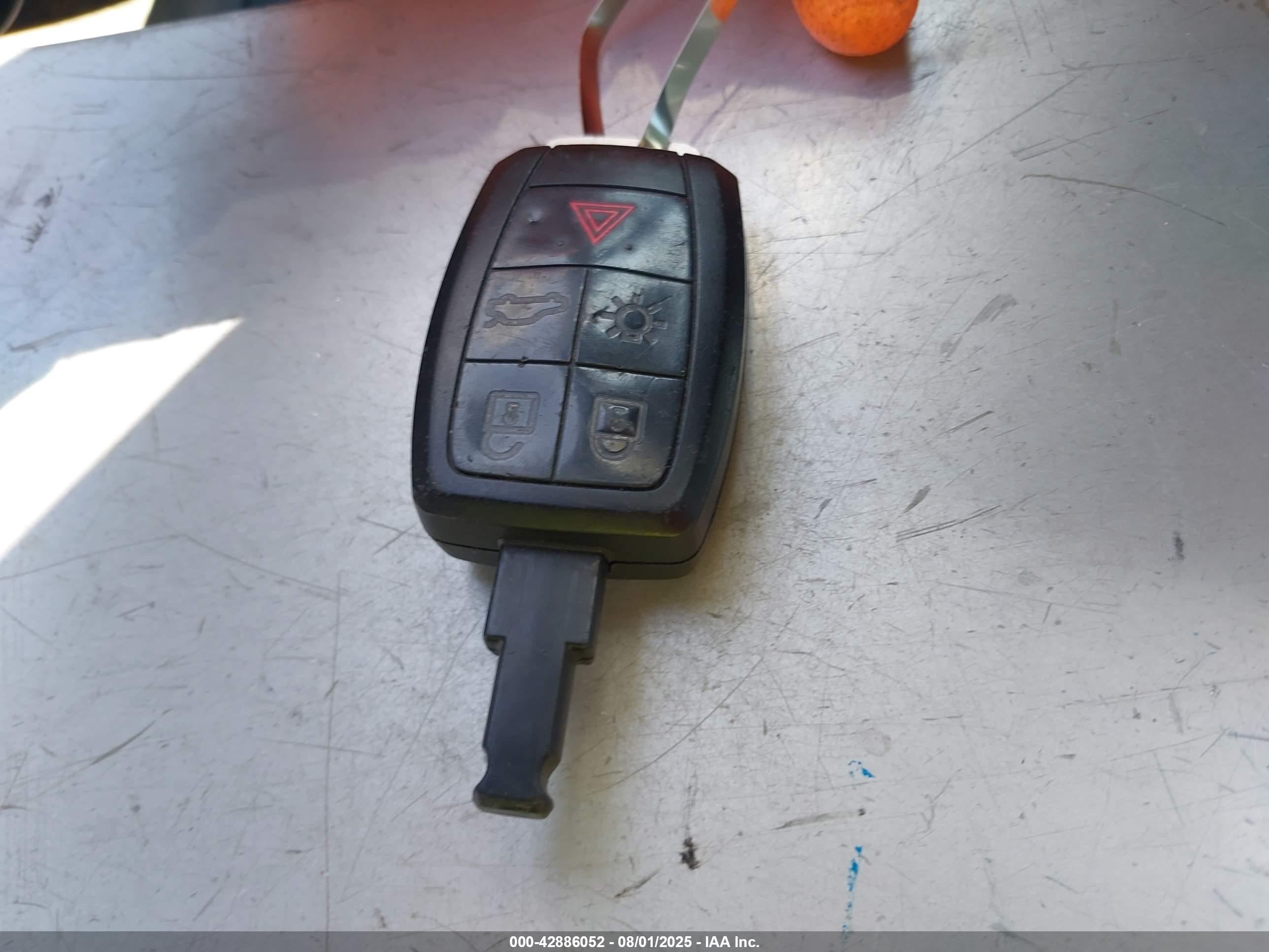 VOLVO C70 image 11