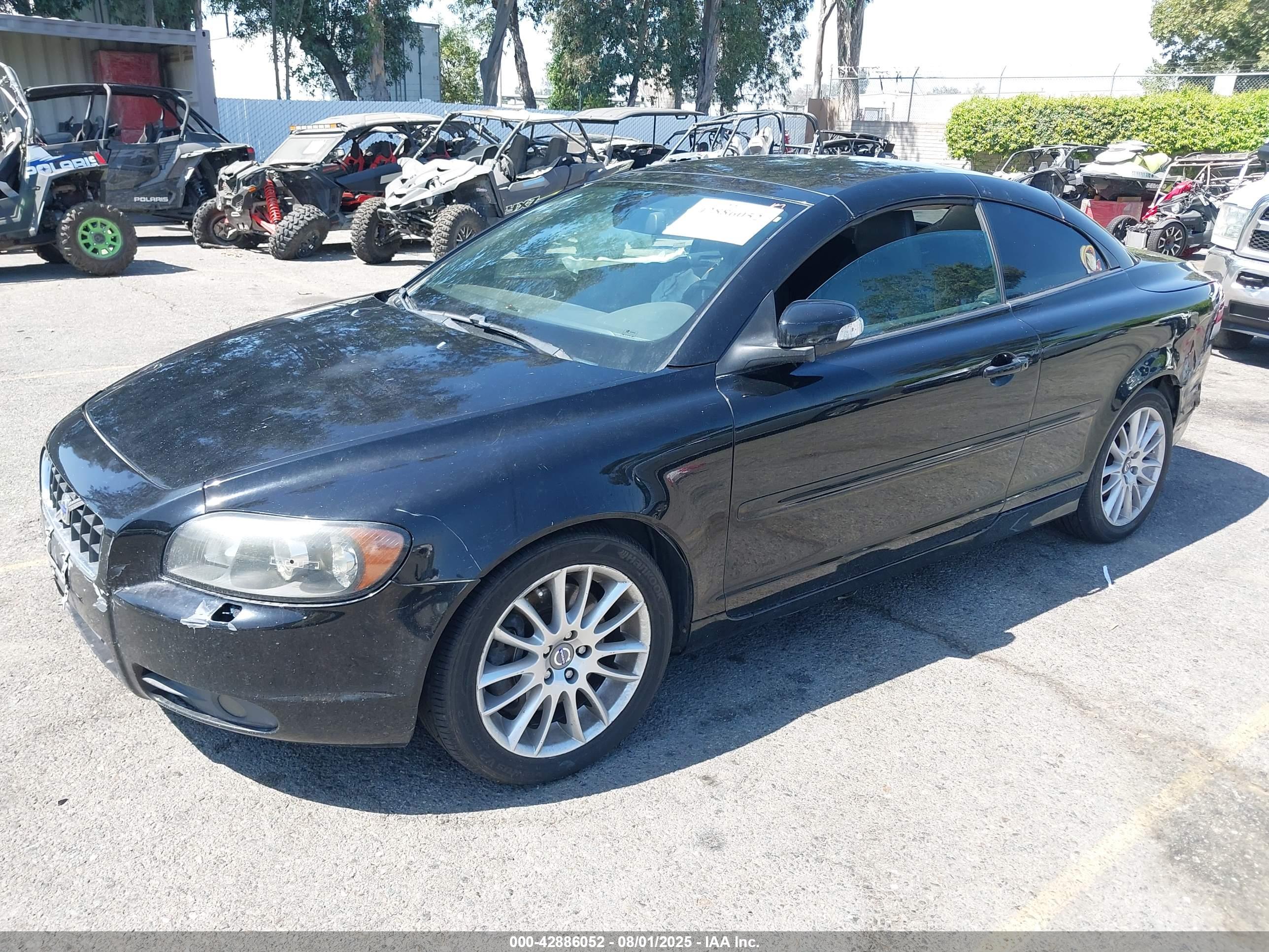 VOLVO C70 image 2