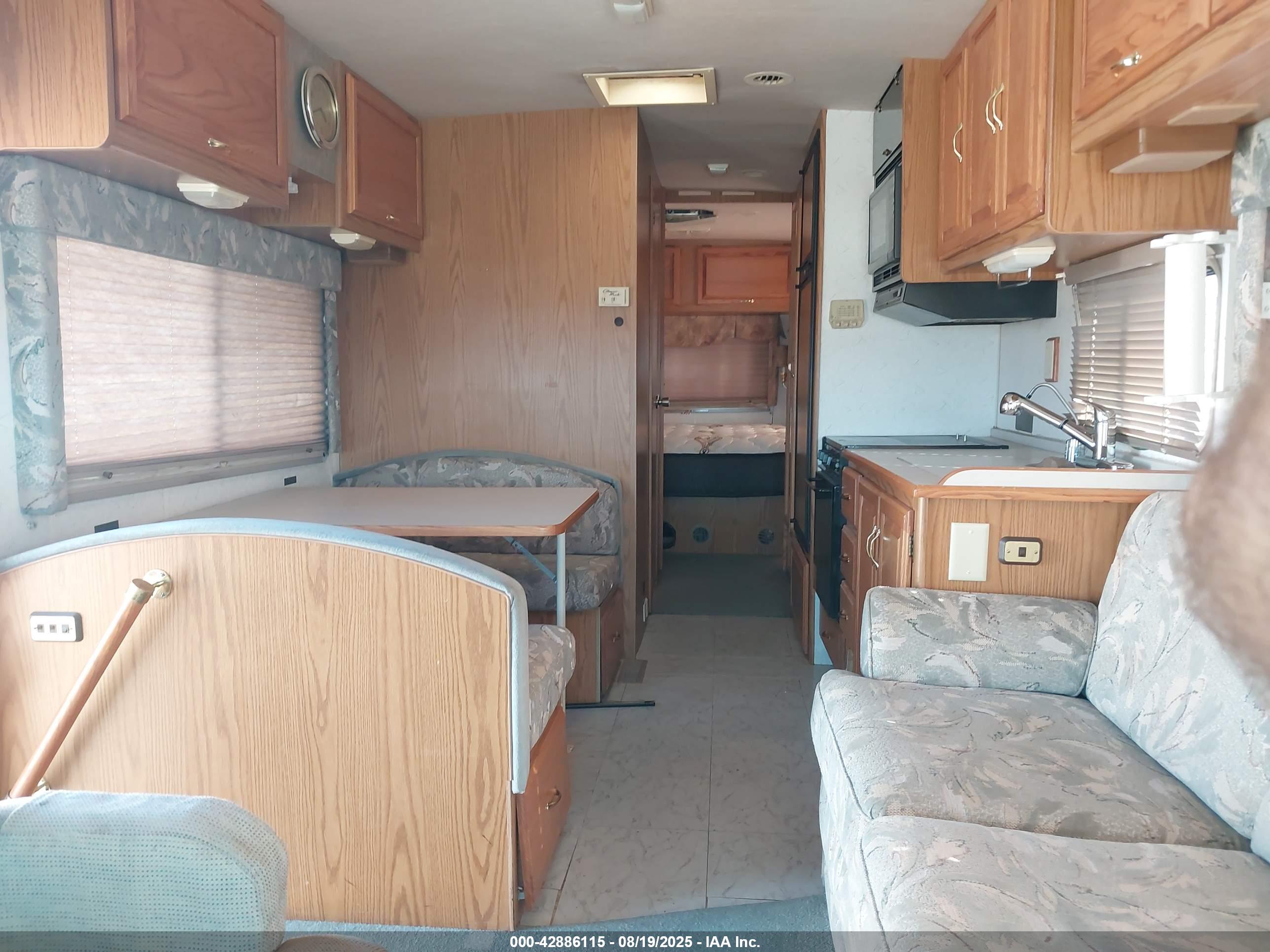 WINNEBAGO ADVENTURER image 8