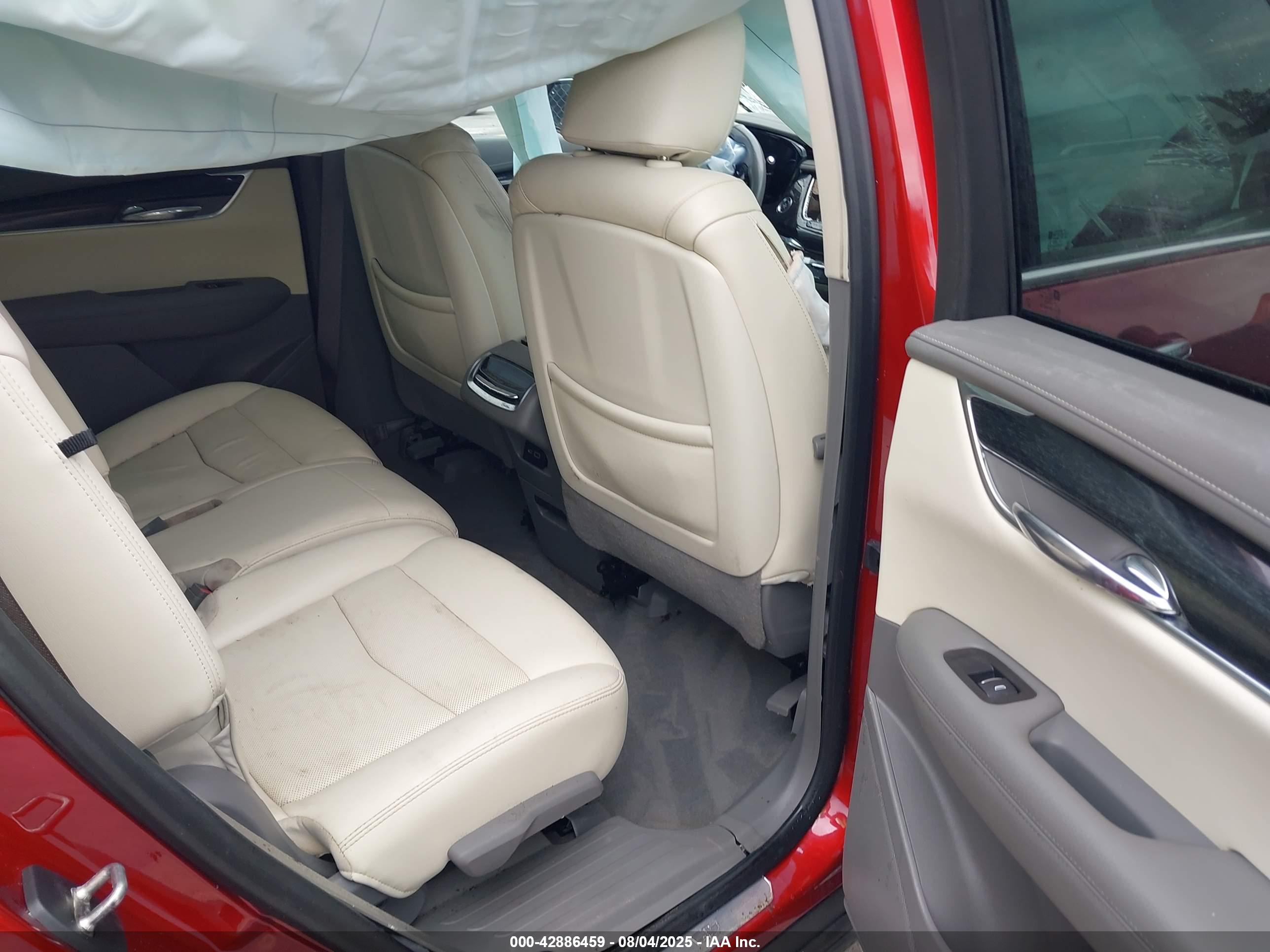 CADILLAC XT6 image 8