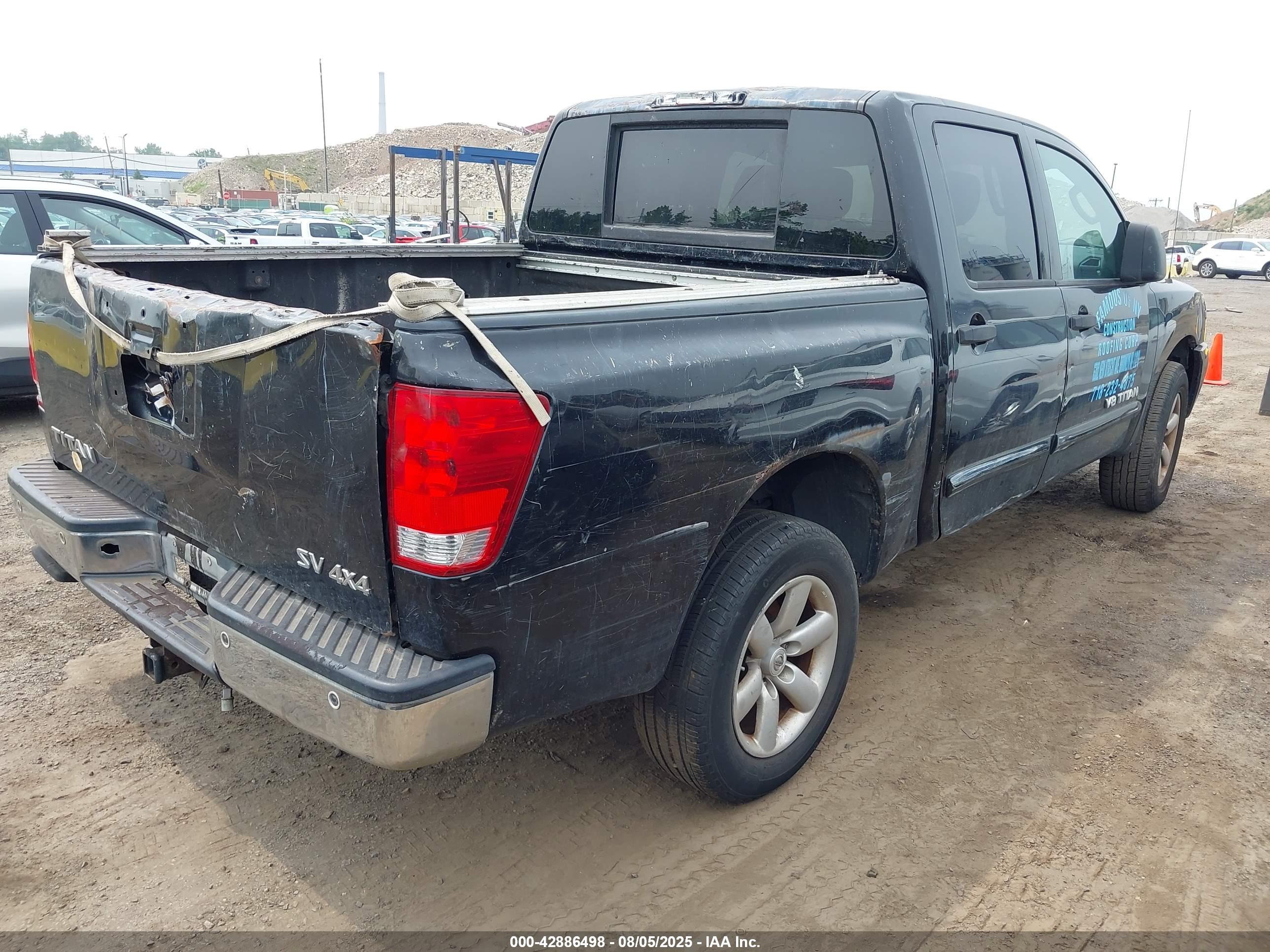 NISSAN TITAN image 4