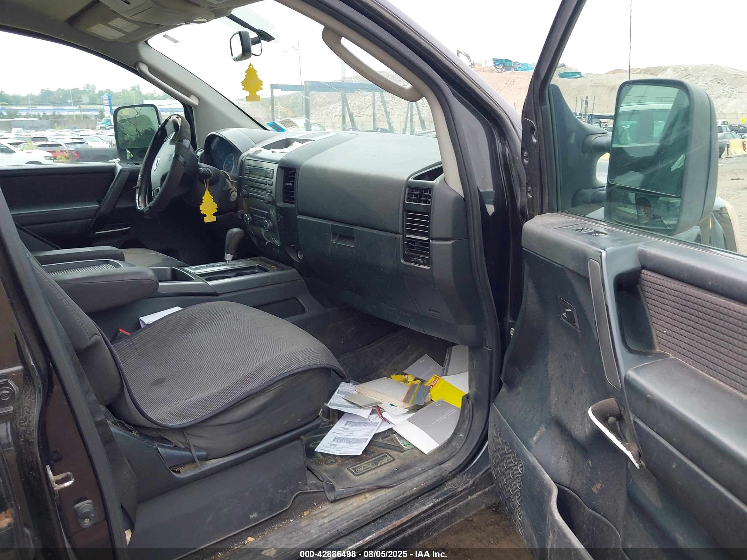 NISSAN TITAN image 5