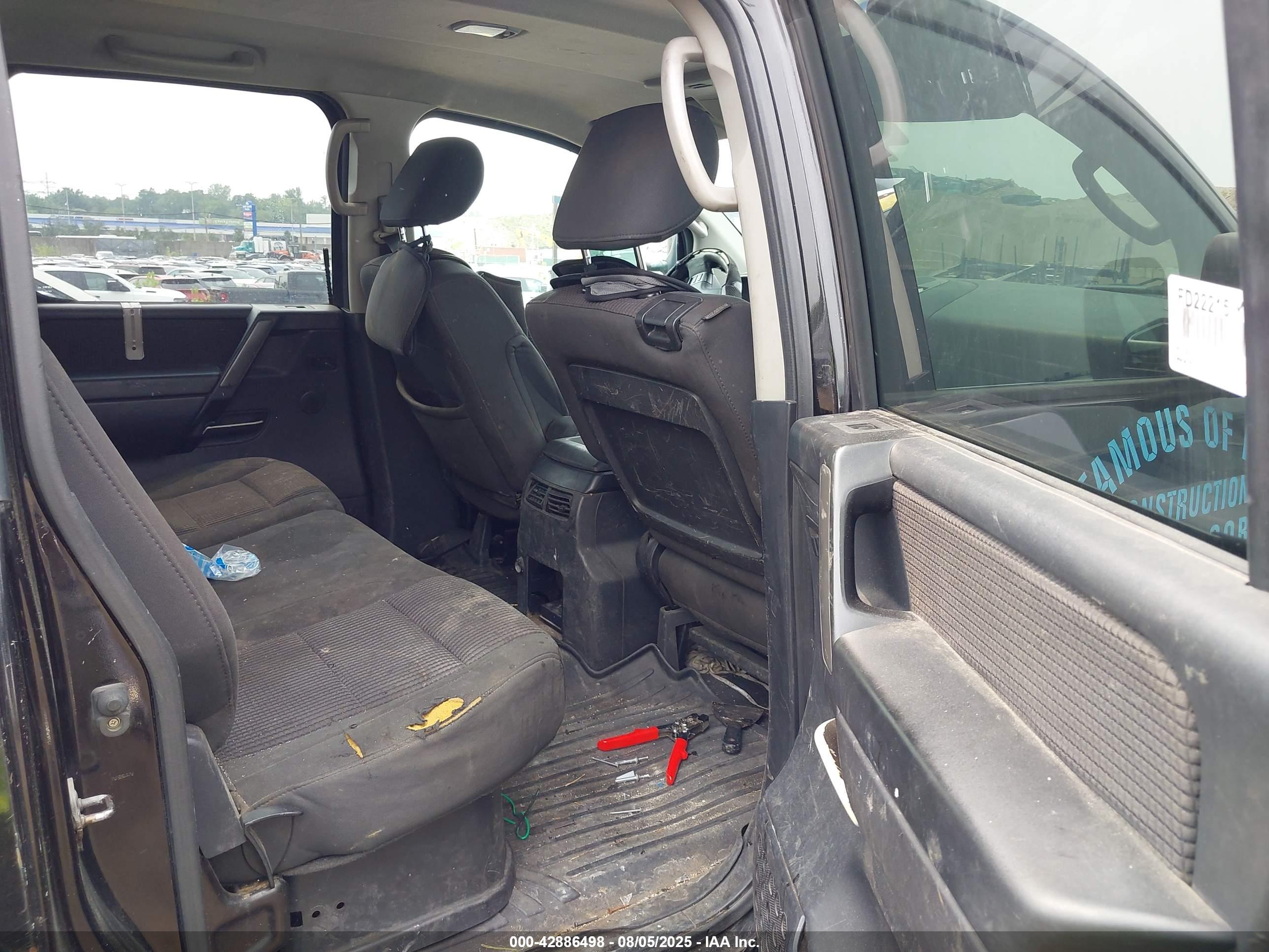 NISSAN TITAN image 8