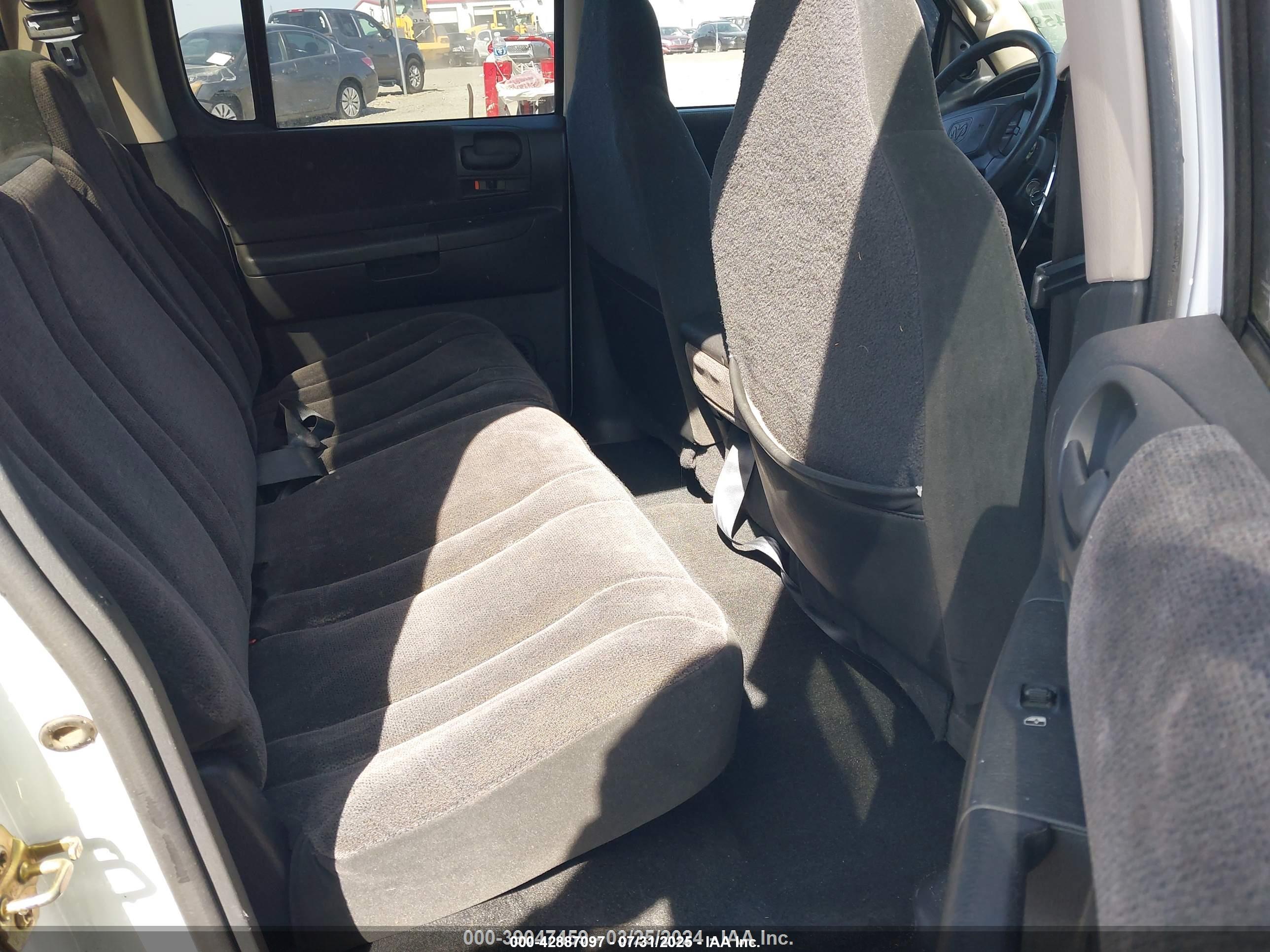 DODGE DAKOTA image 8