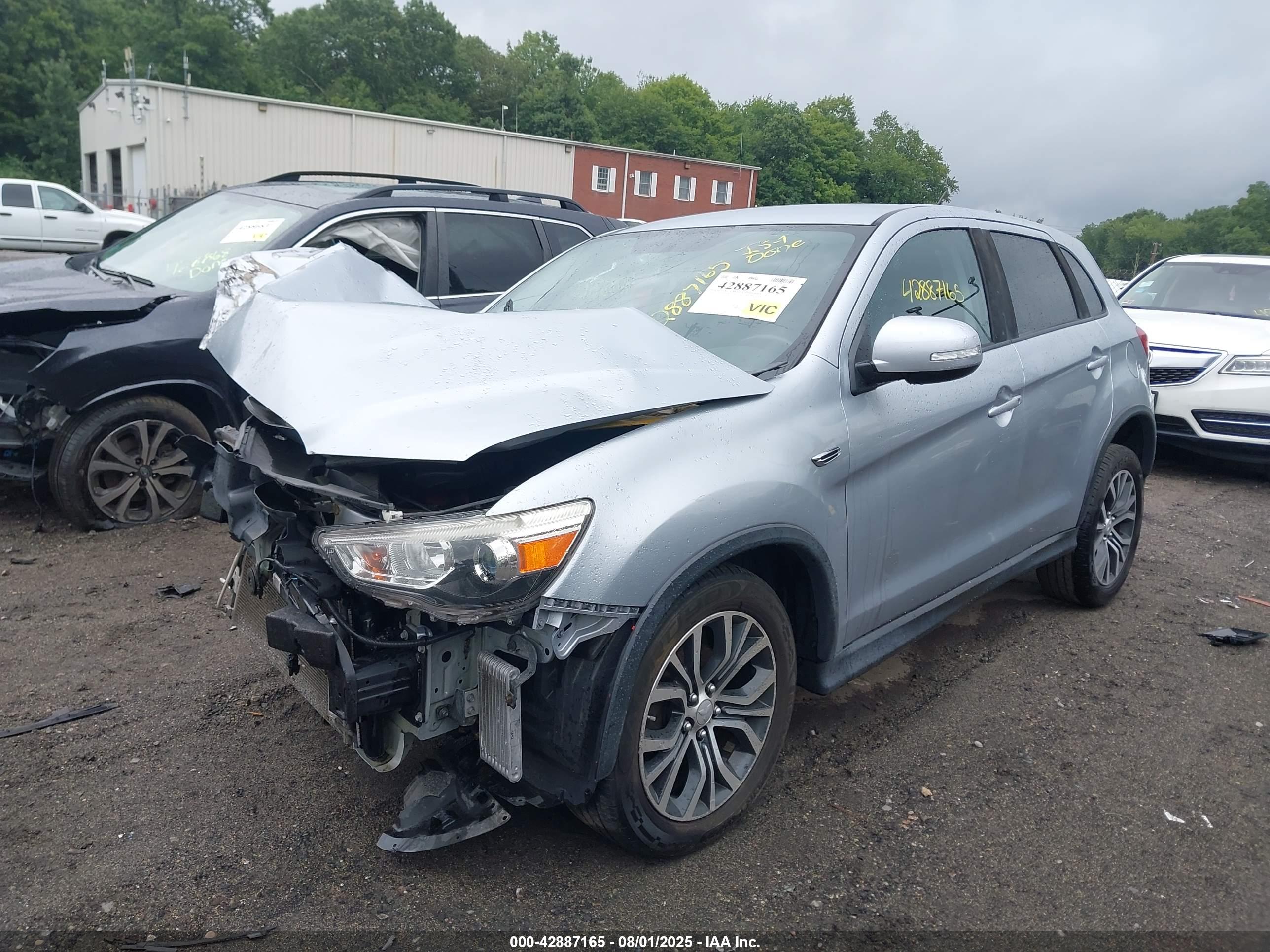 MITSUBISHI OUTLANDER image 2
