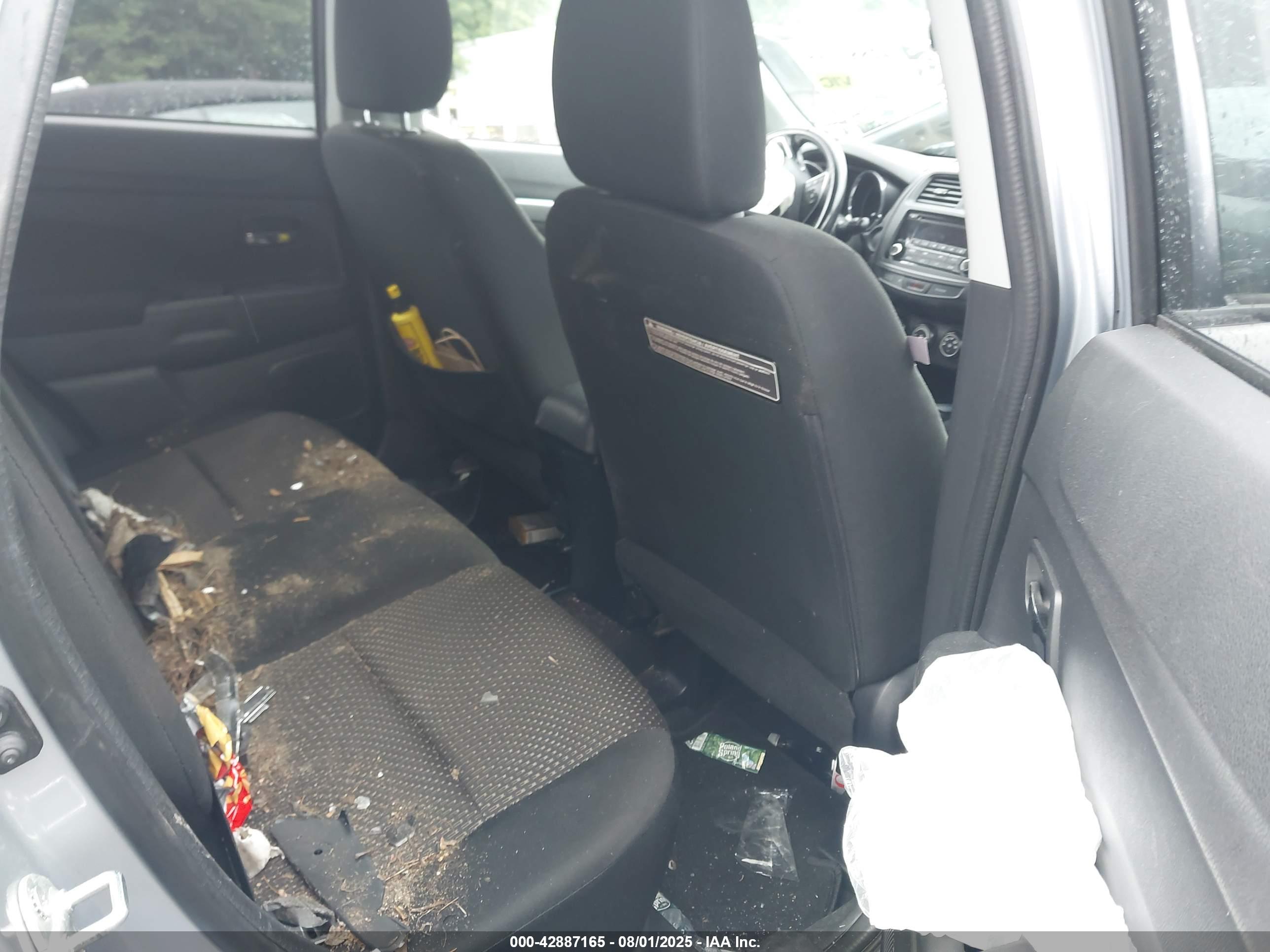 MITSUBISHI OUTLANDER image 8