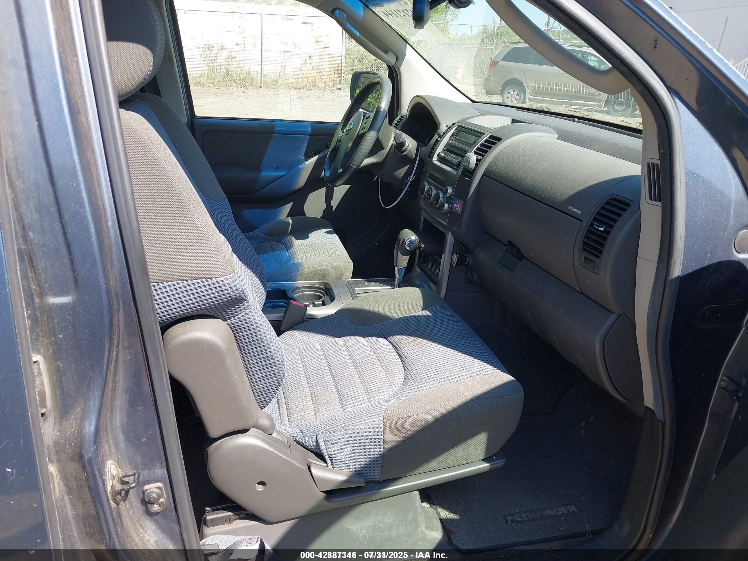 NISSAN PATHFINDER image 5