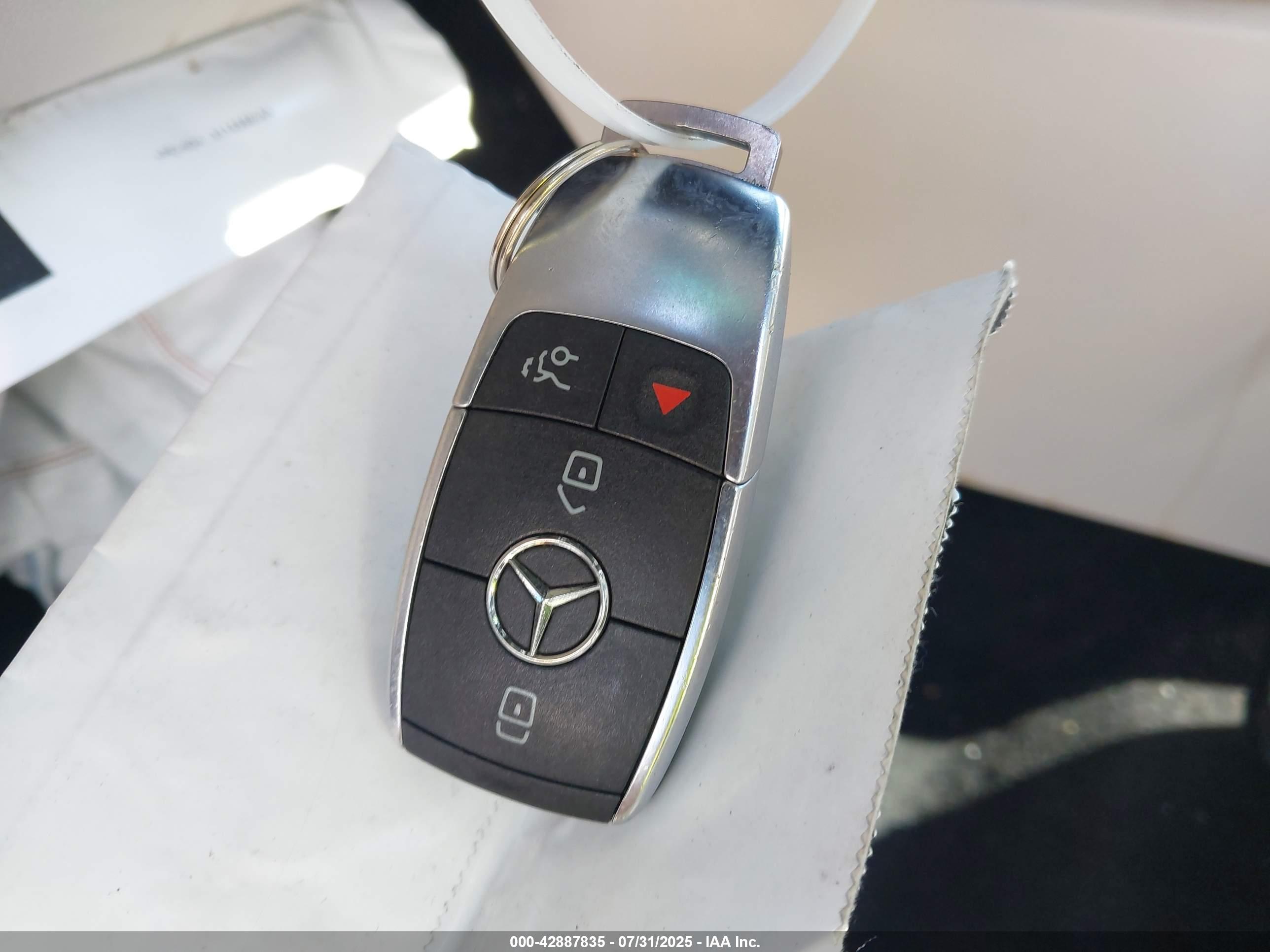 MERCEDES-BENZ EQB image 11
