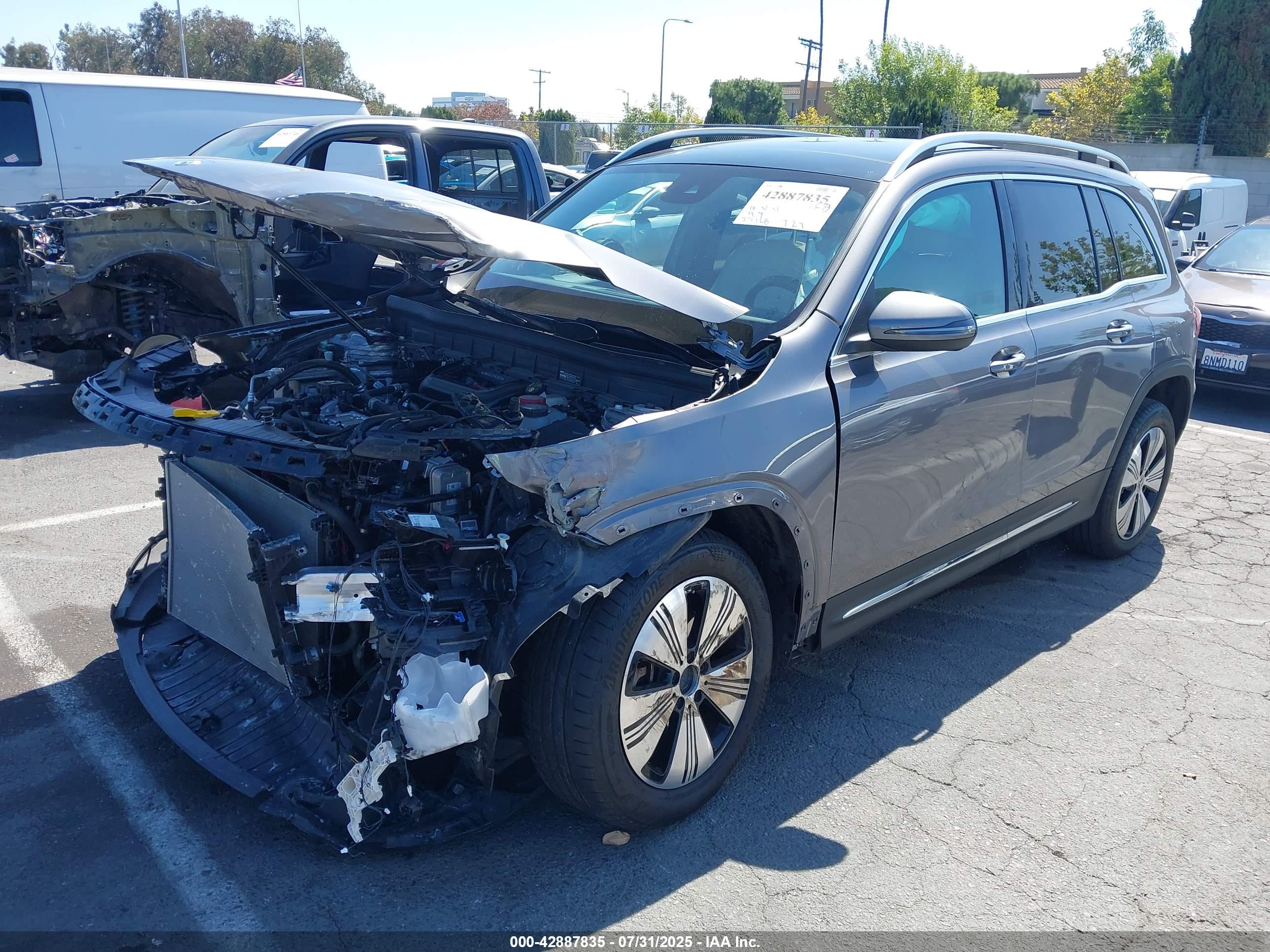 MERCEDES-BENZ EQB image 2