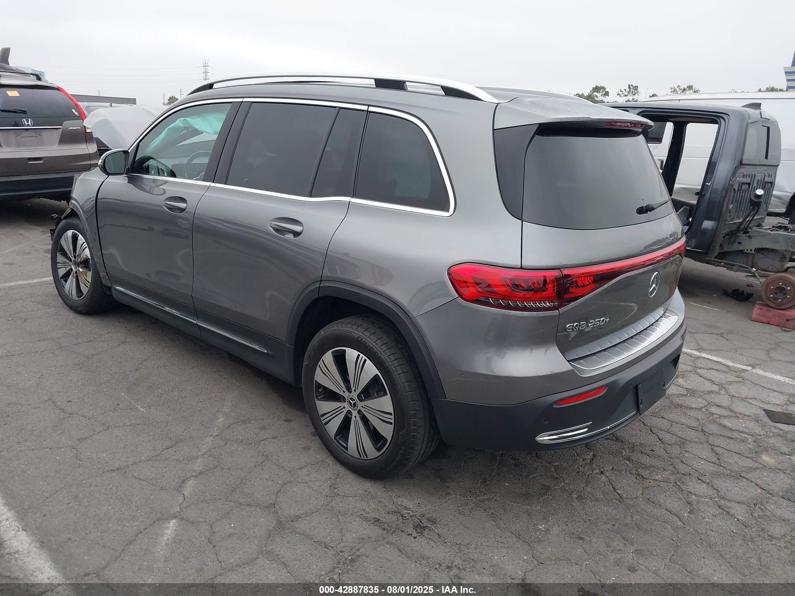 MERCEDES-BENZ EQB image 3