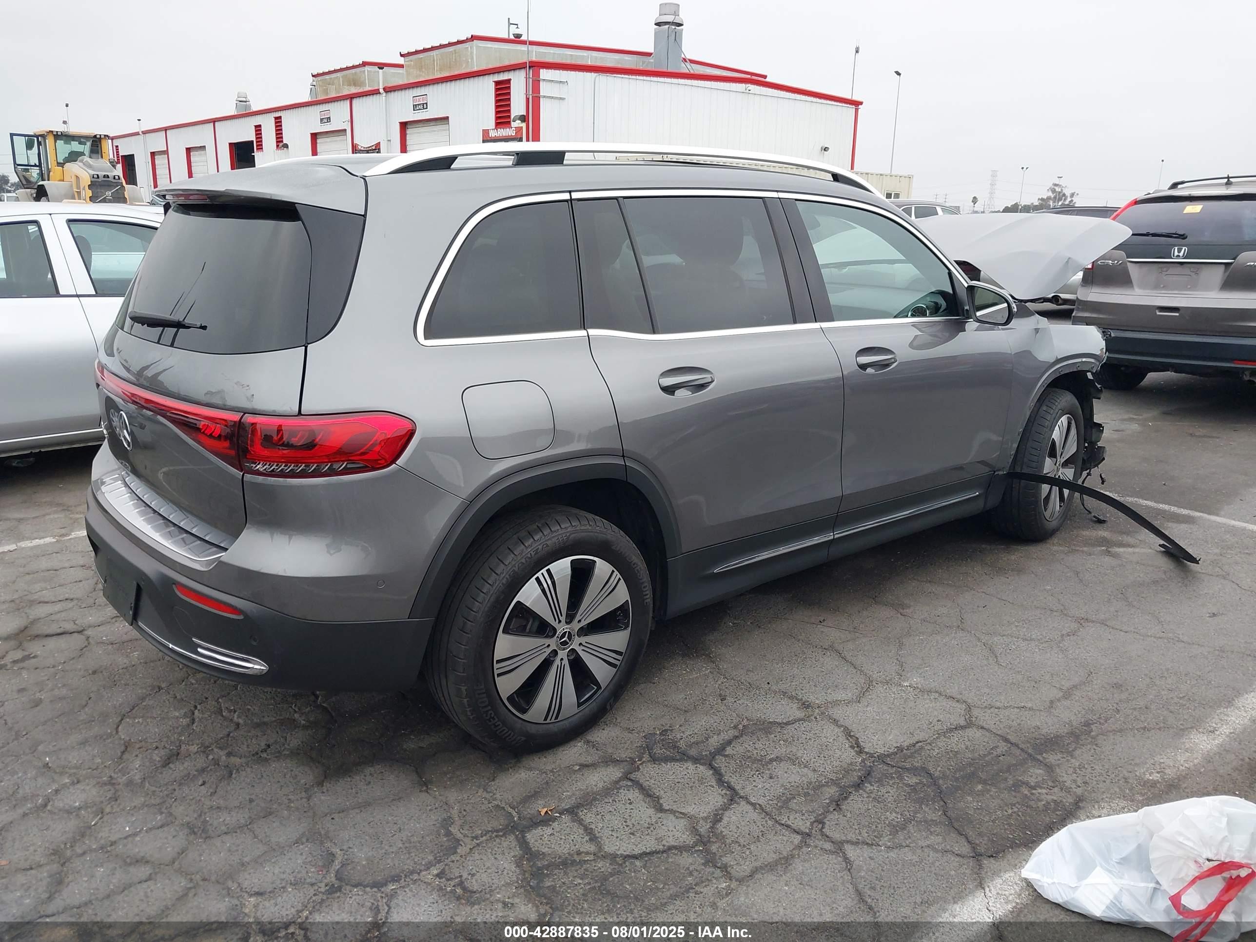 MERCEDES-BENZ EQB image 4