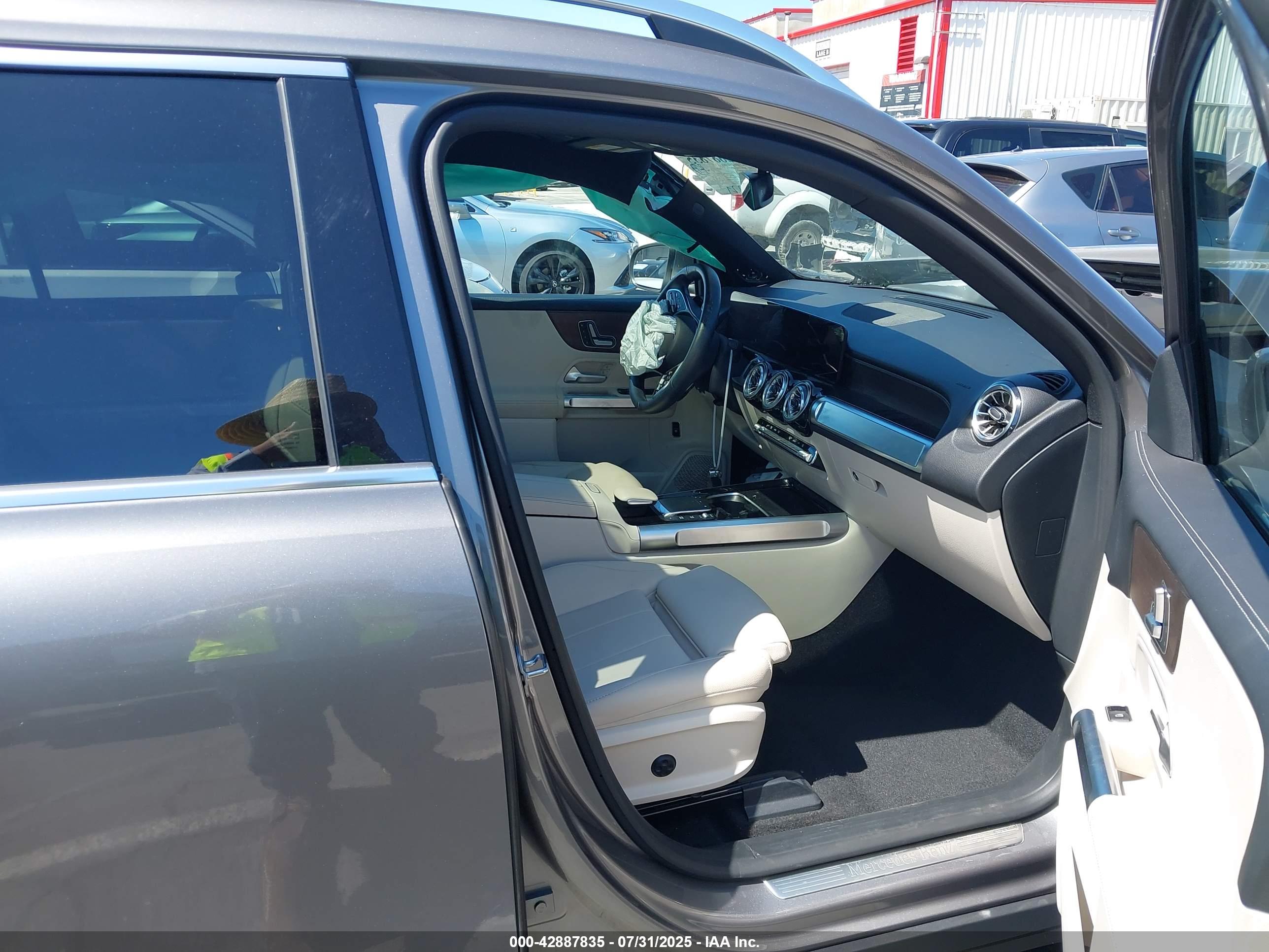 MERCEDES-BENZ EQB image 5