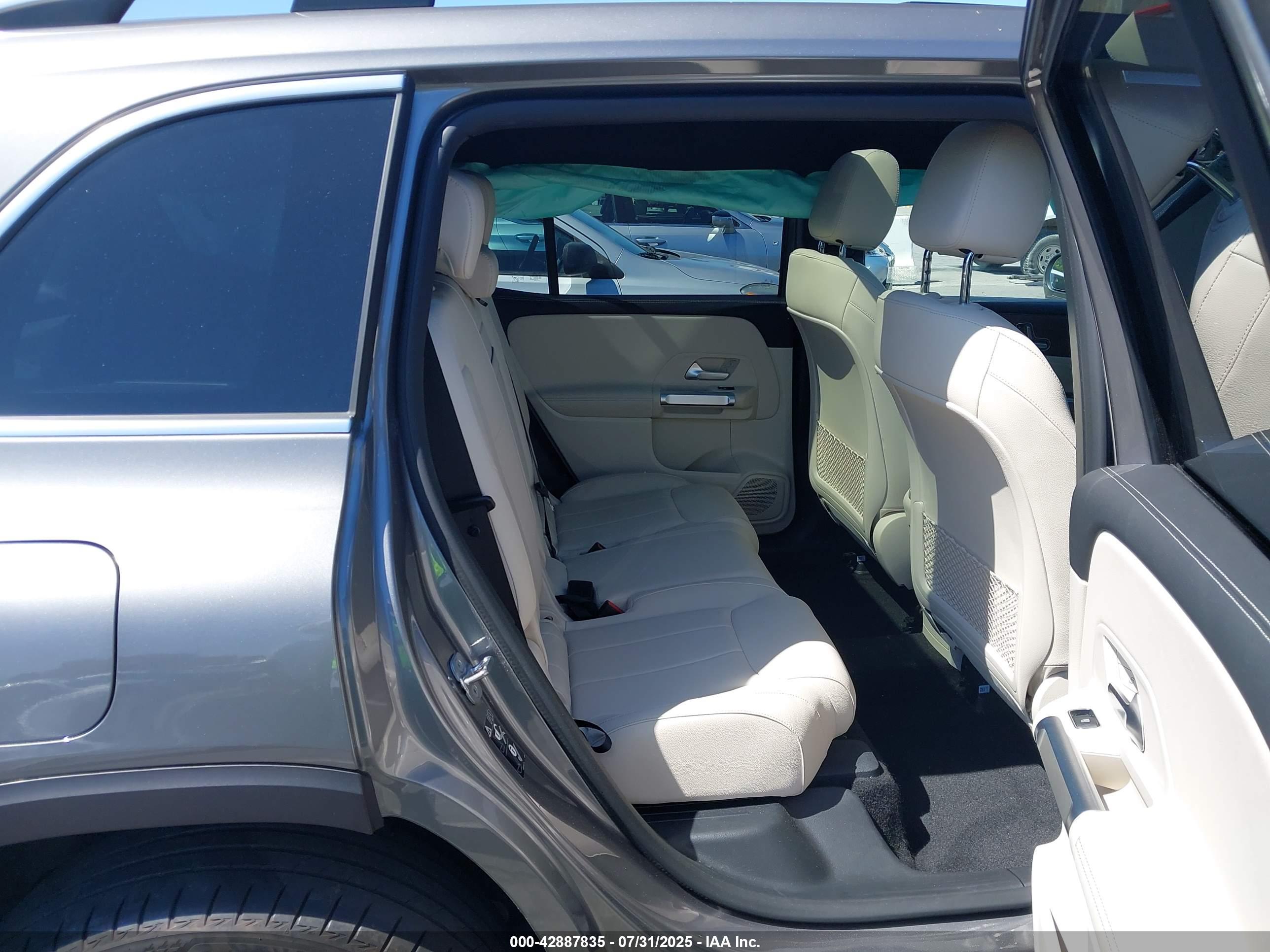 MERCEDES-BENZ EQB image 8