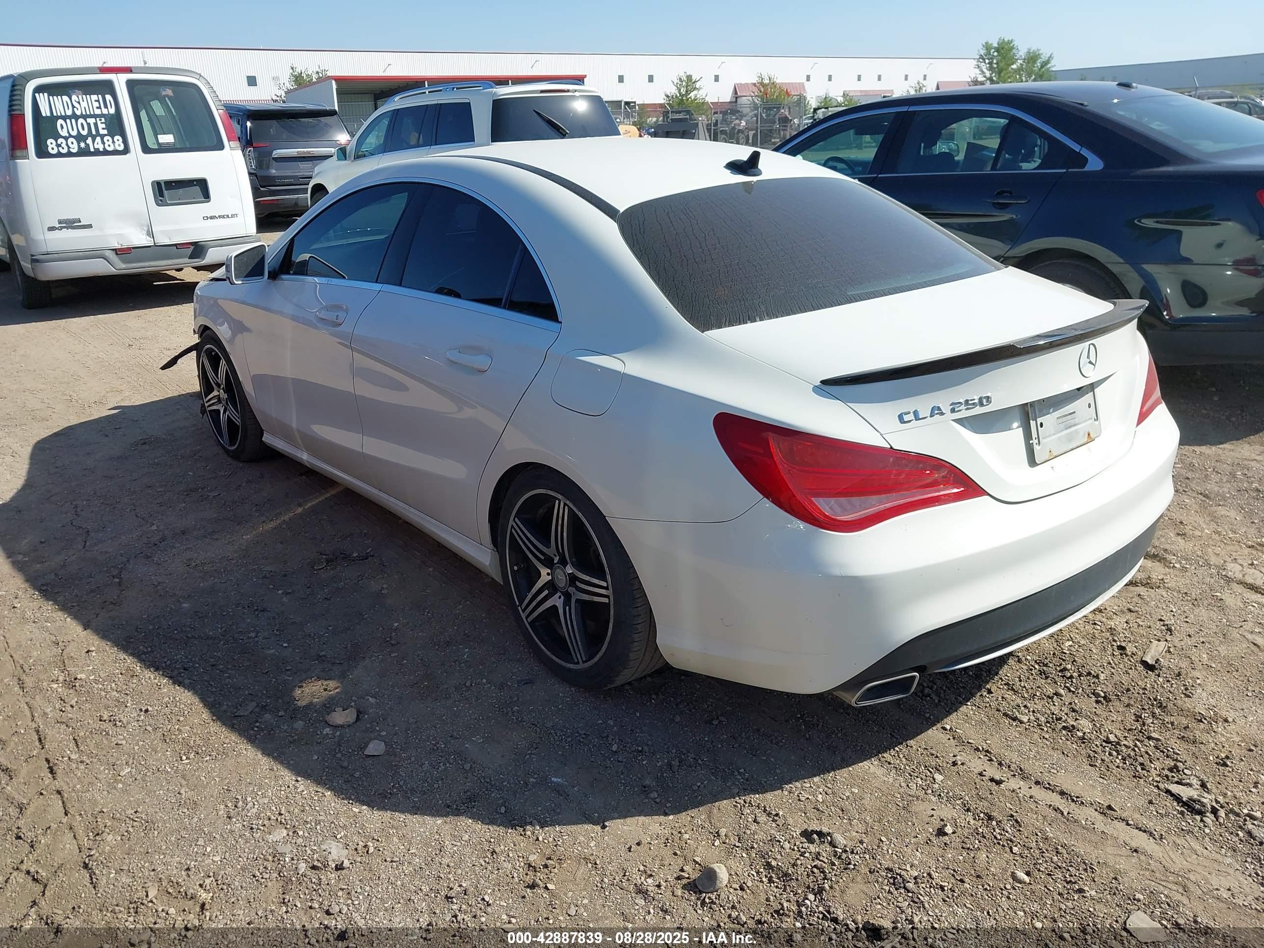 MERCEDES-BENZ CLA image 3
