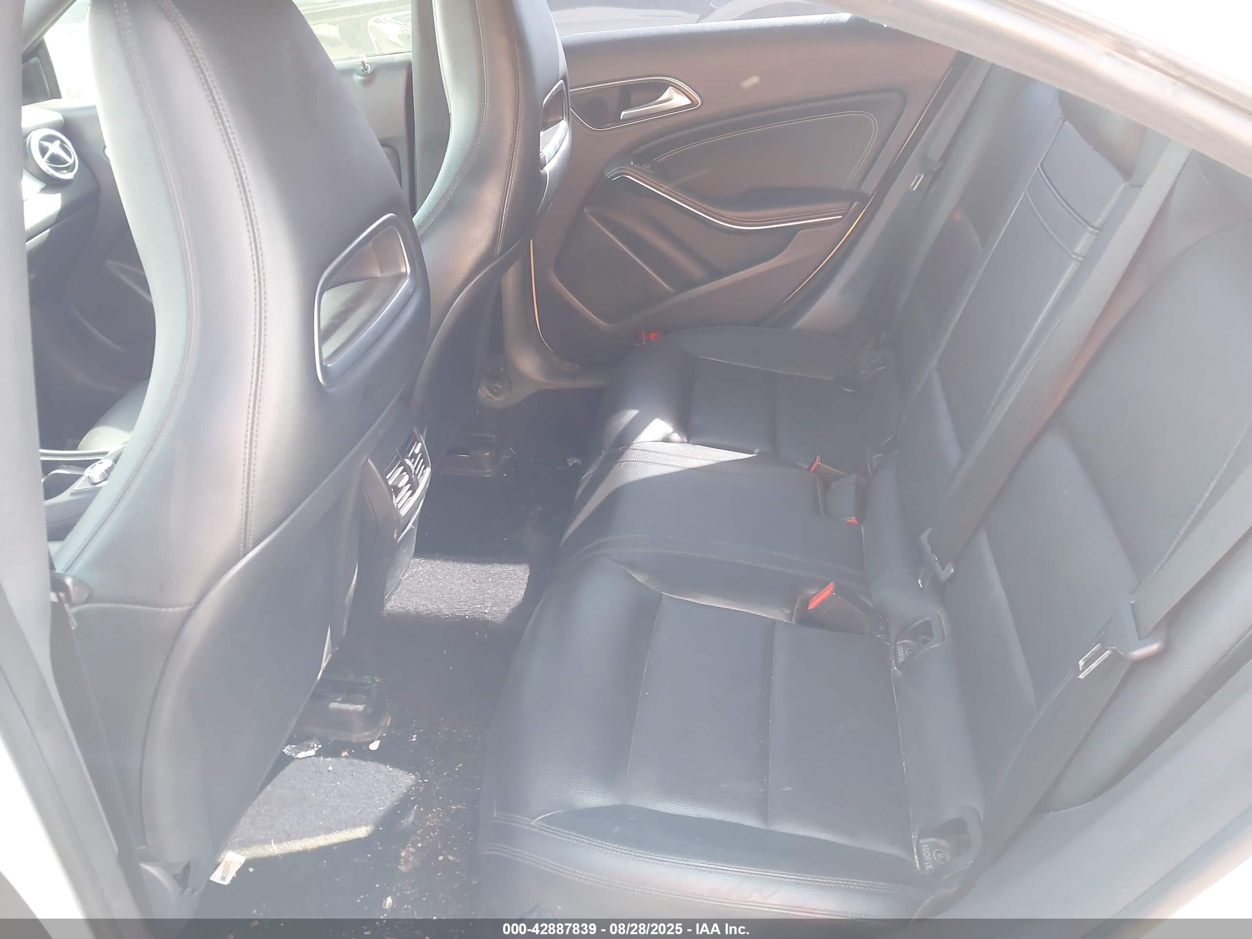 MERCEDES-BENZ CLA image 8