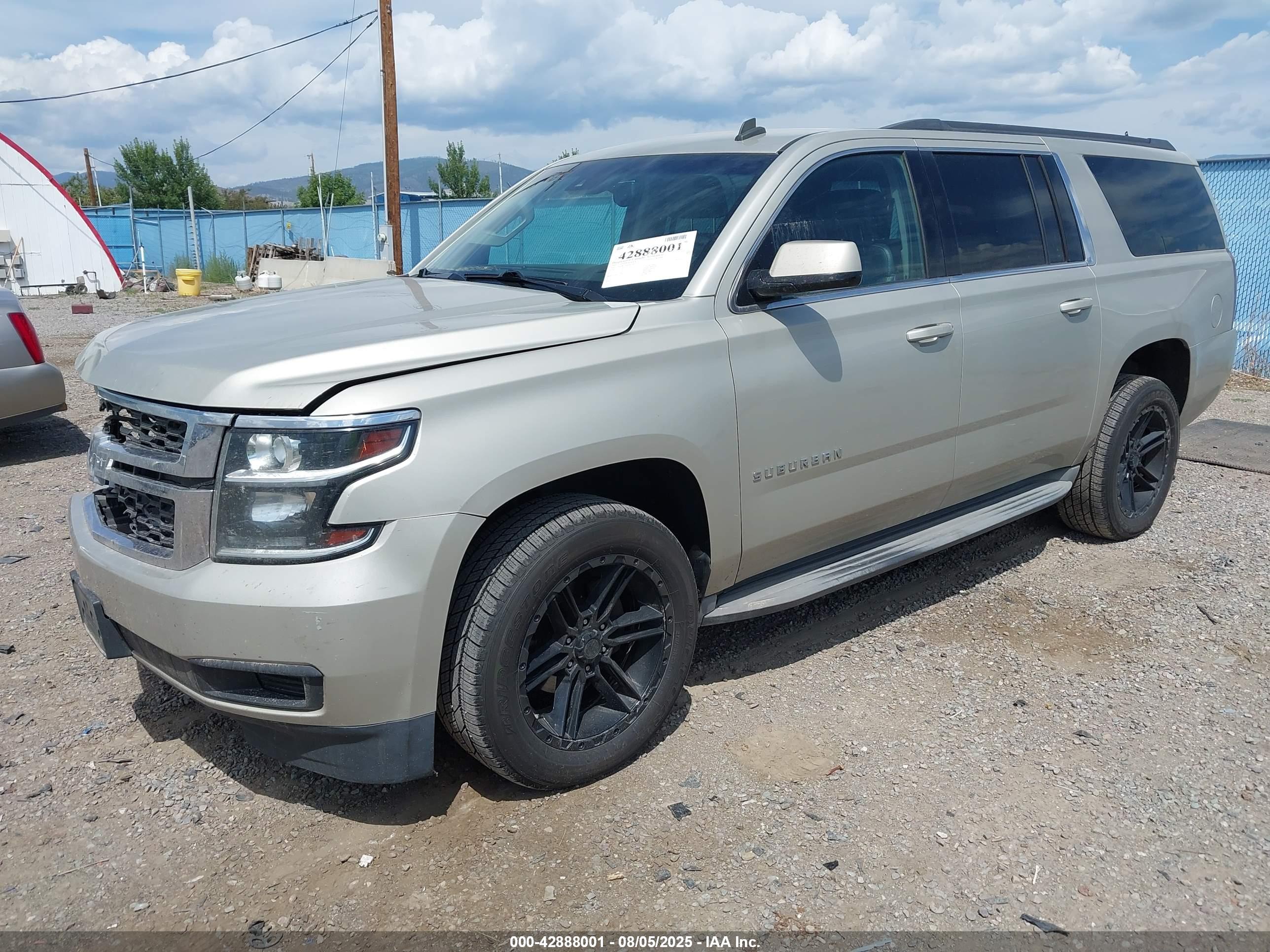CHEVROLET SUBURBAN image 2