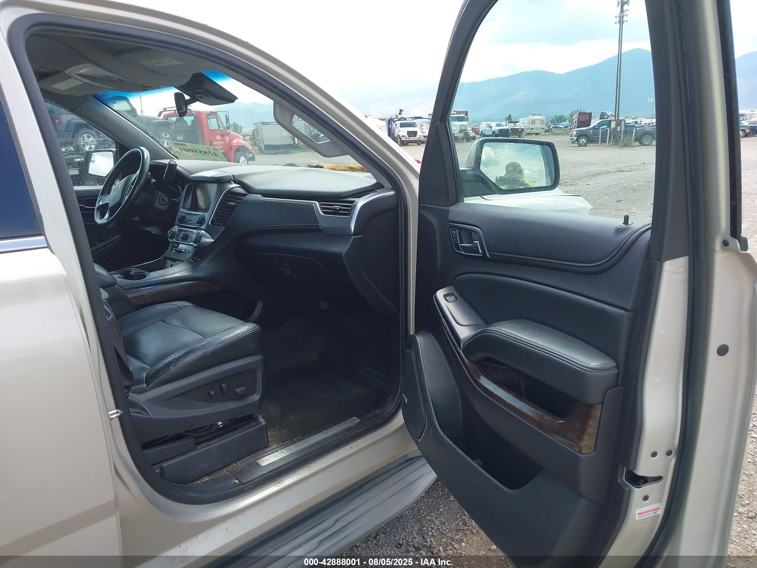 CHEVROLET SUBURBAN image 5