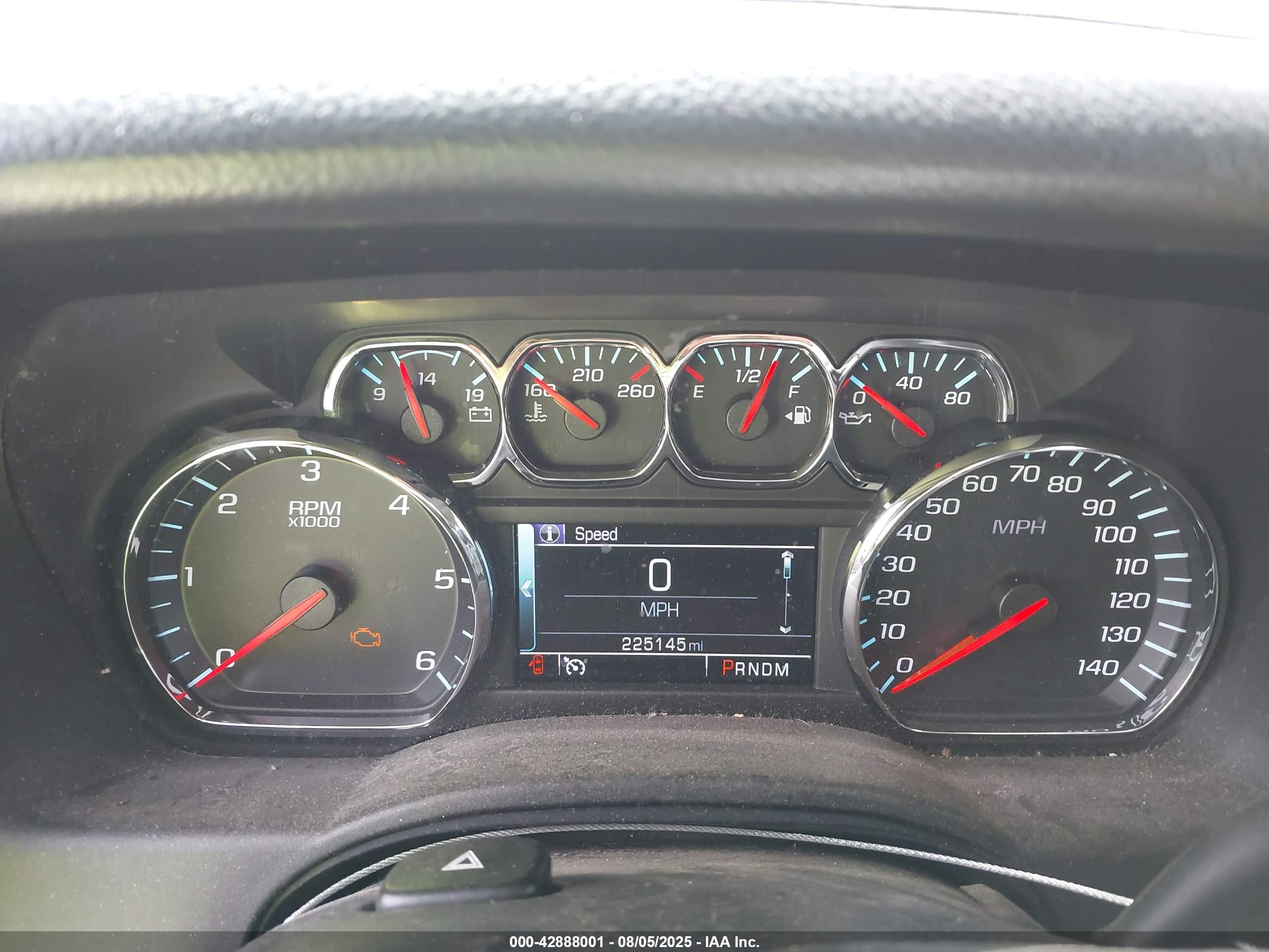 CHEVROLET SUBURBAN image 7