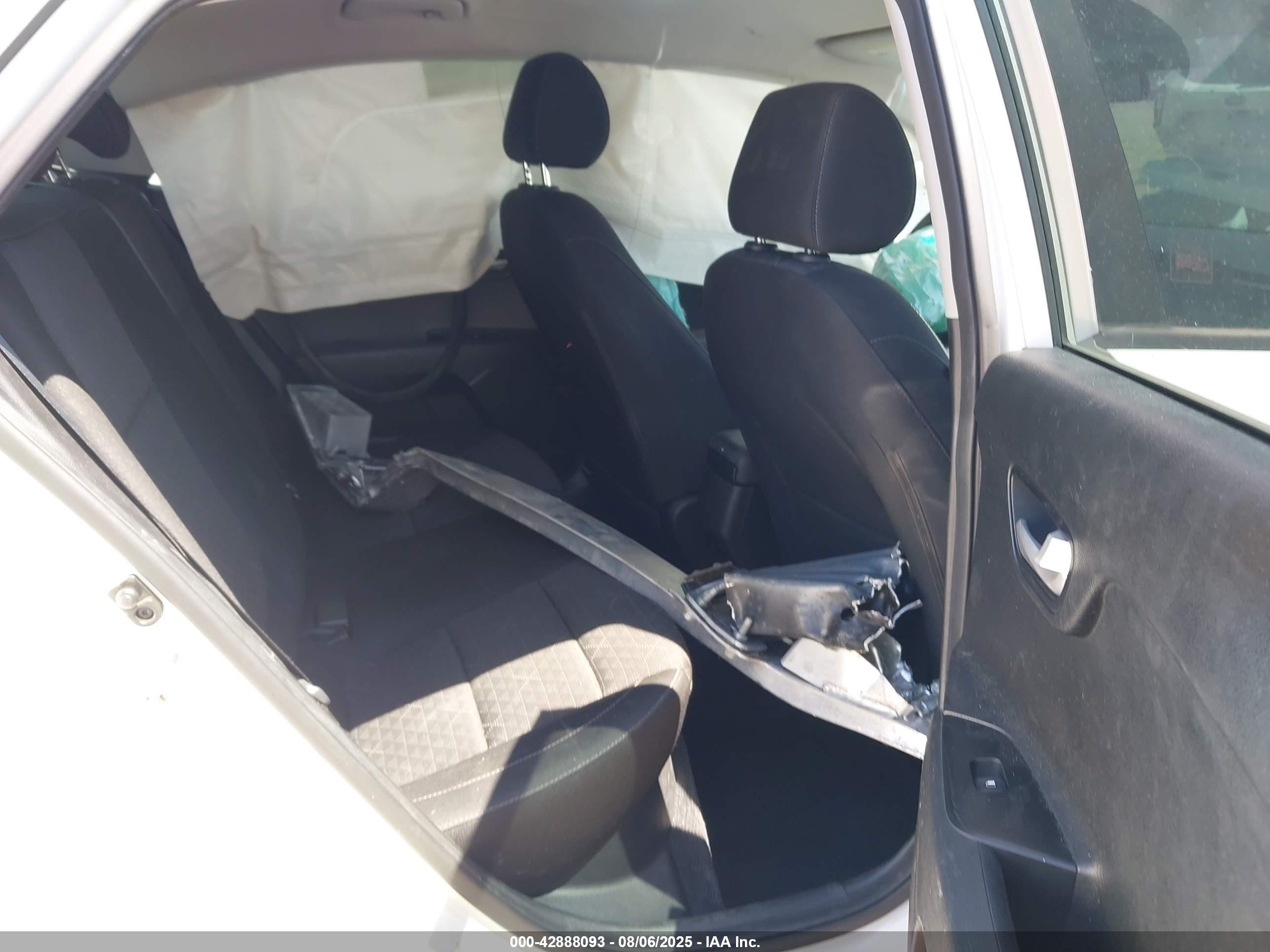 KIA RIO image 8