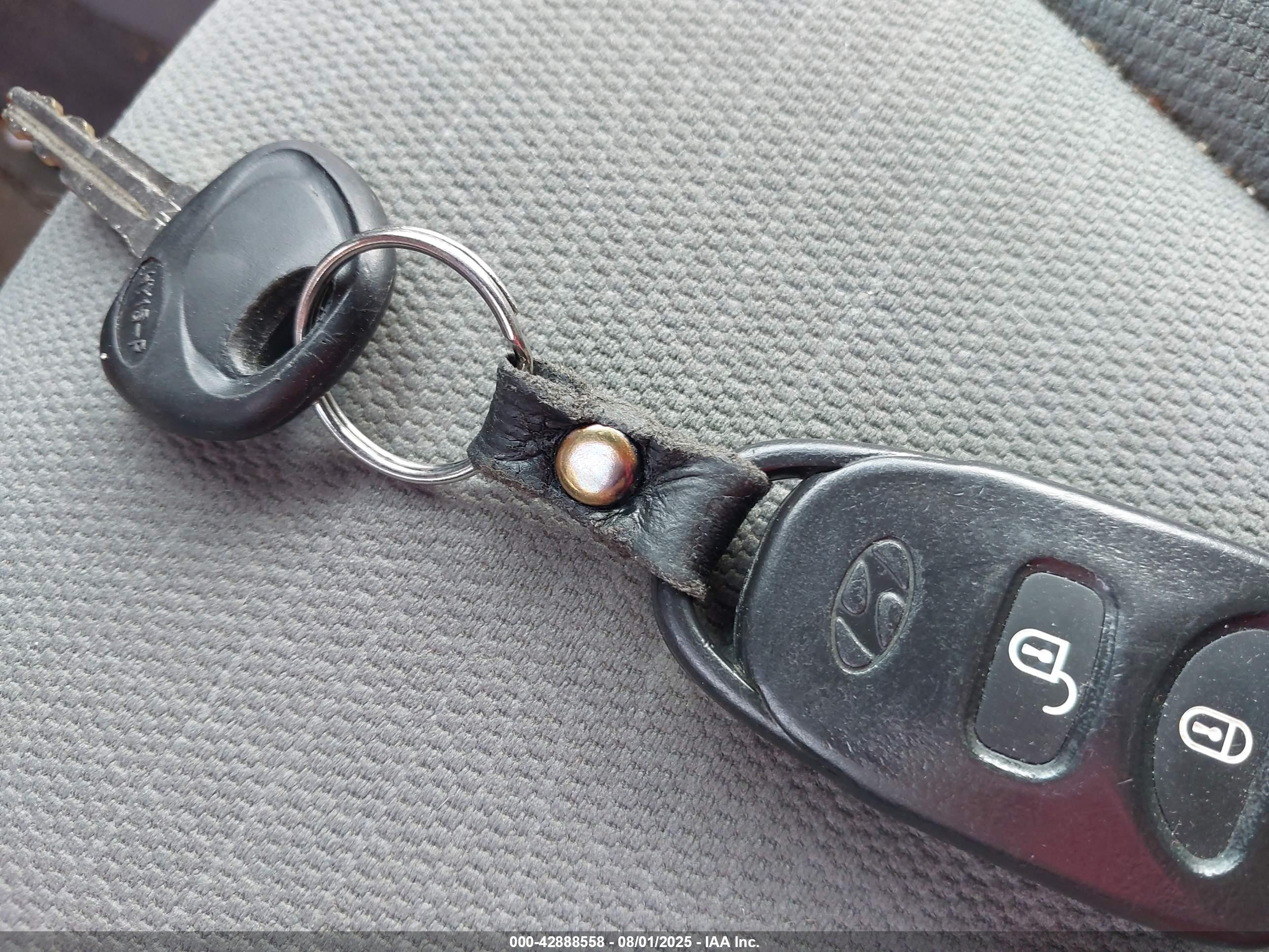 HYUNDAI SANTA image 11