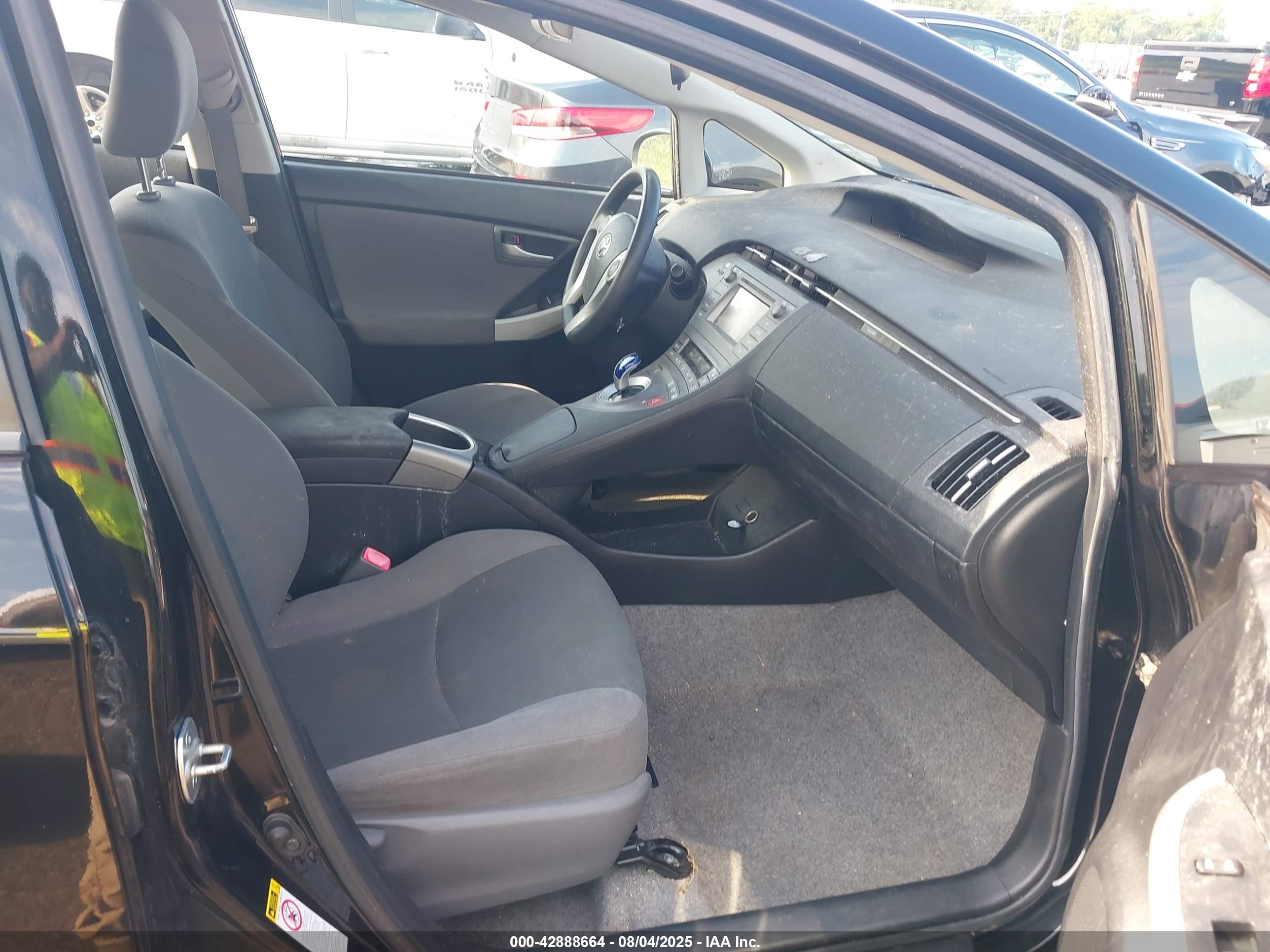 TOYOTA PRIUS image 5