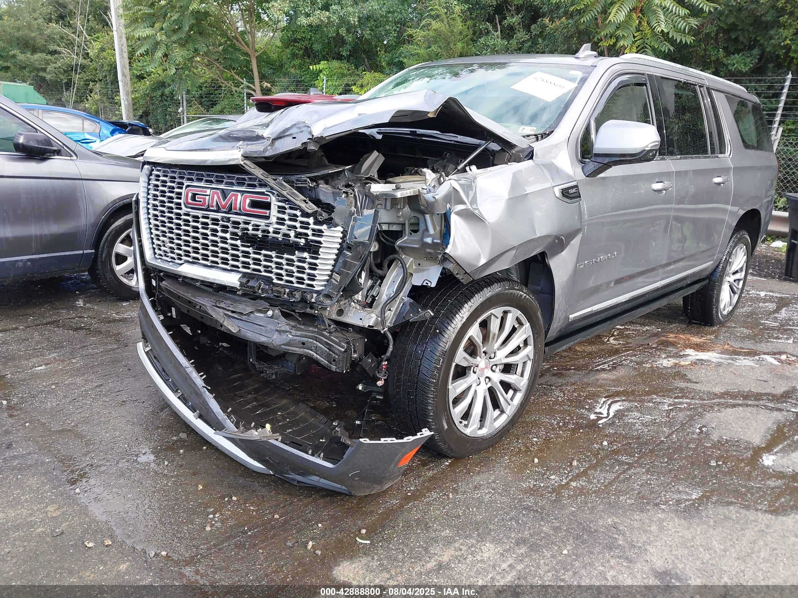 GMC YUKON image 6