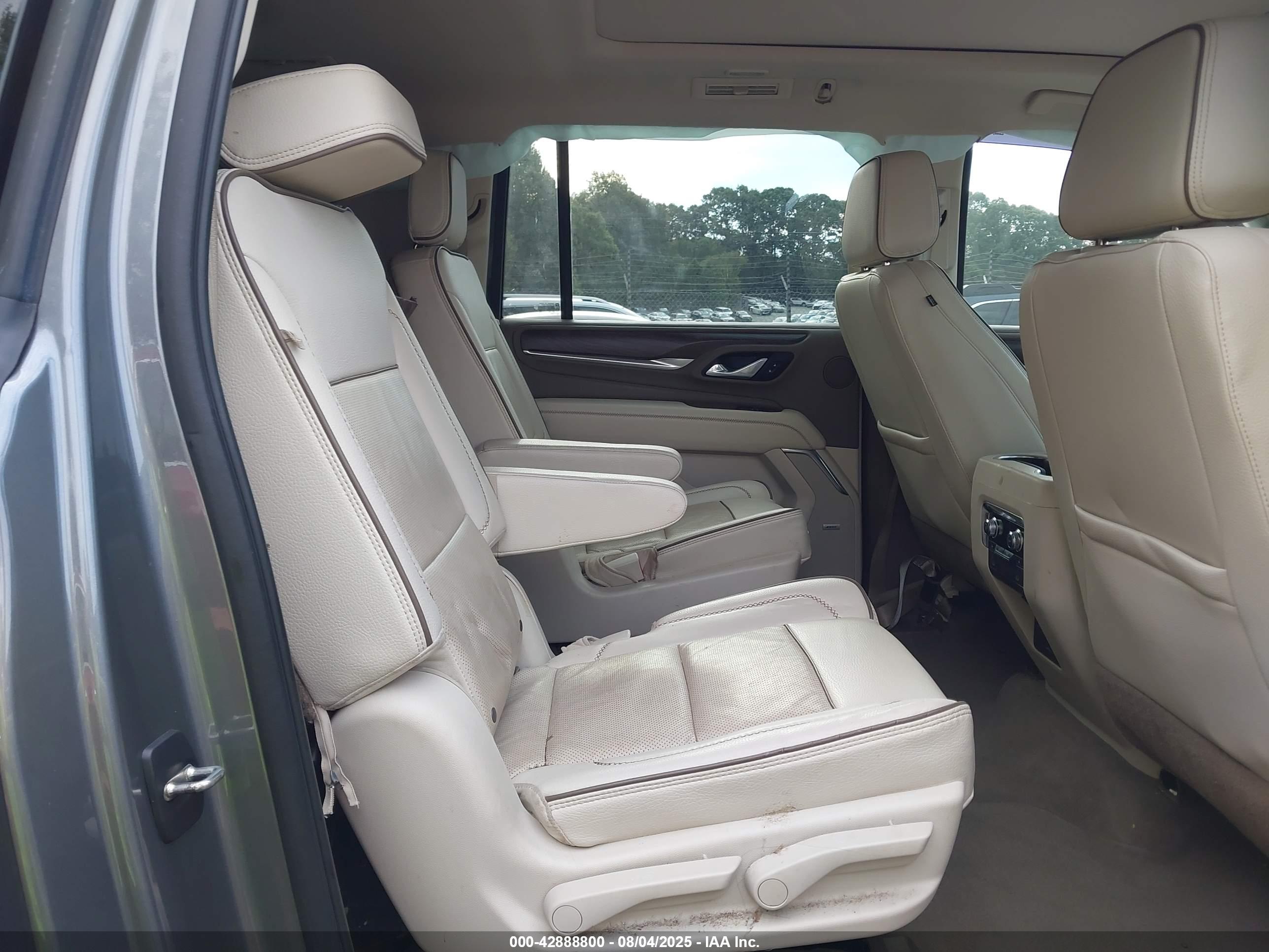 GMC YUKON image 8