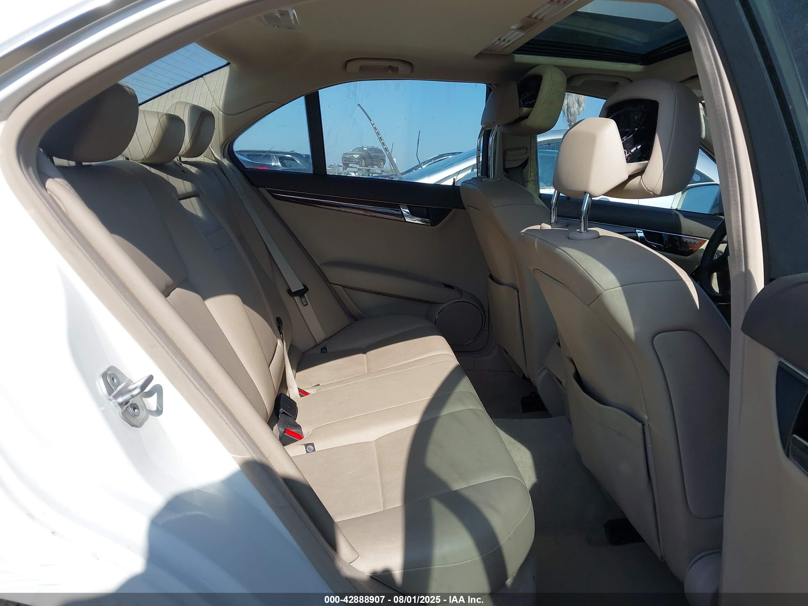 MERCEDES-BENZ C image 8