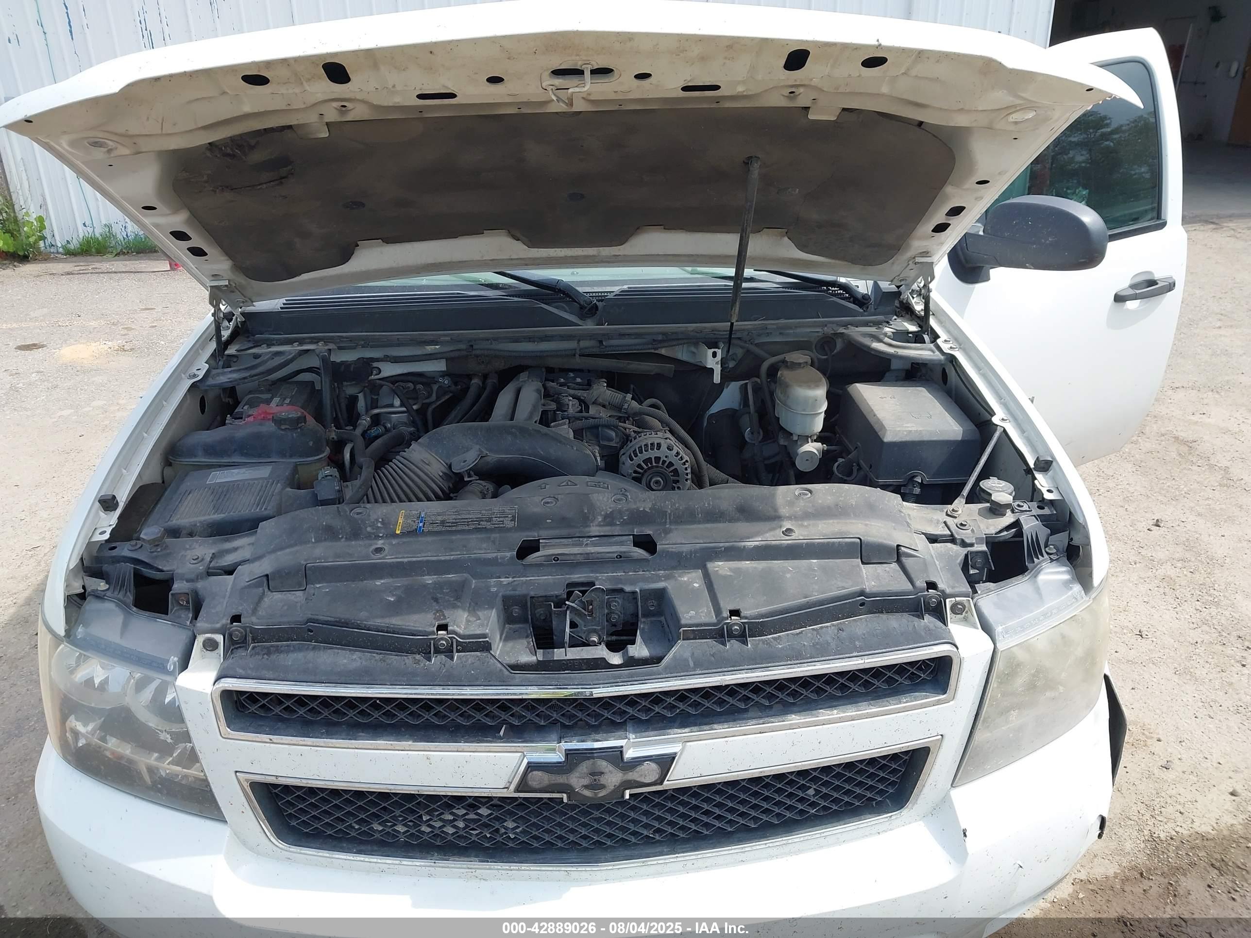 CHEVROLET SUBURBAN image 10