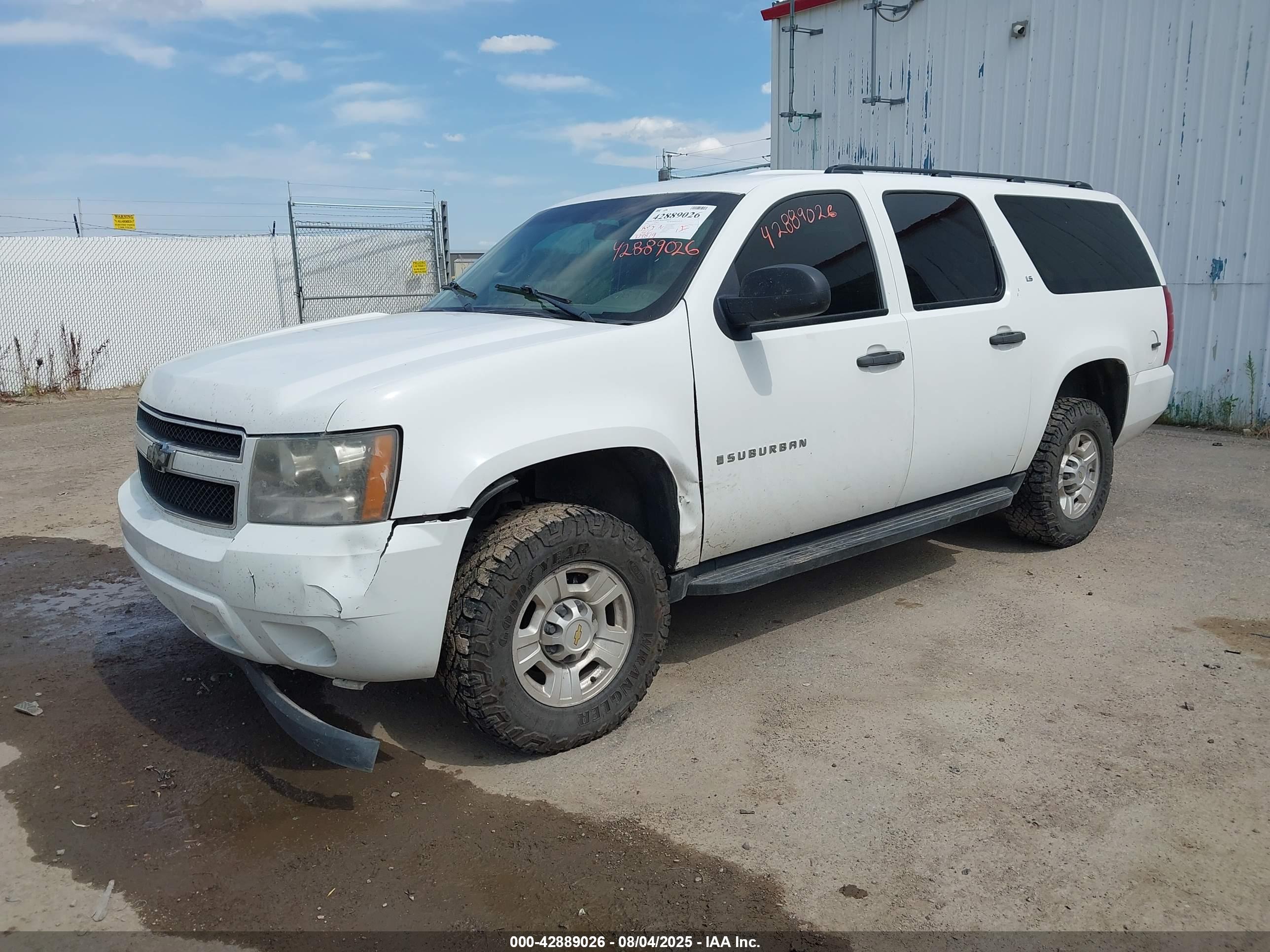 CHEVROLET SUBURBAN image 2