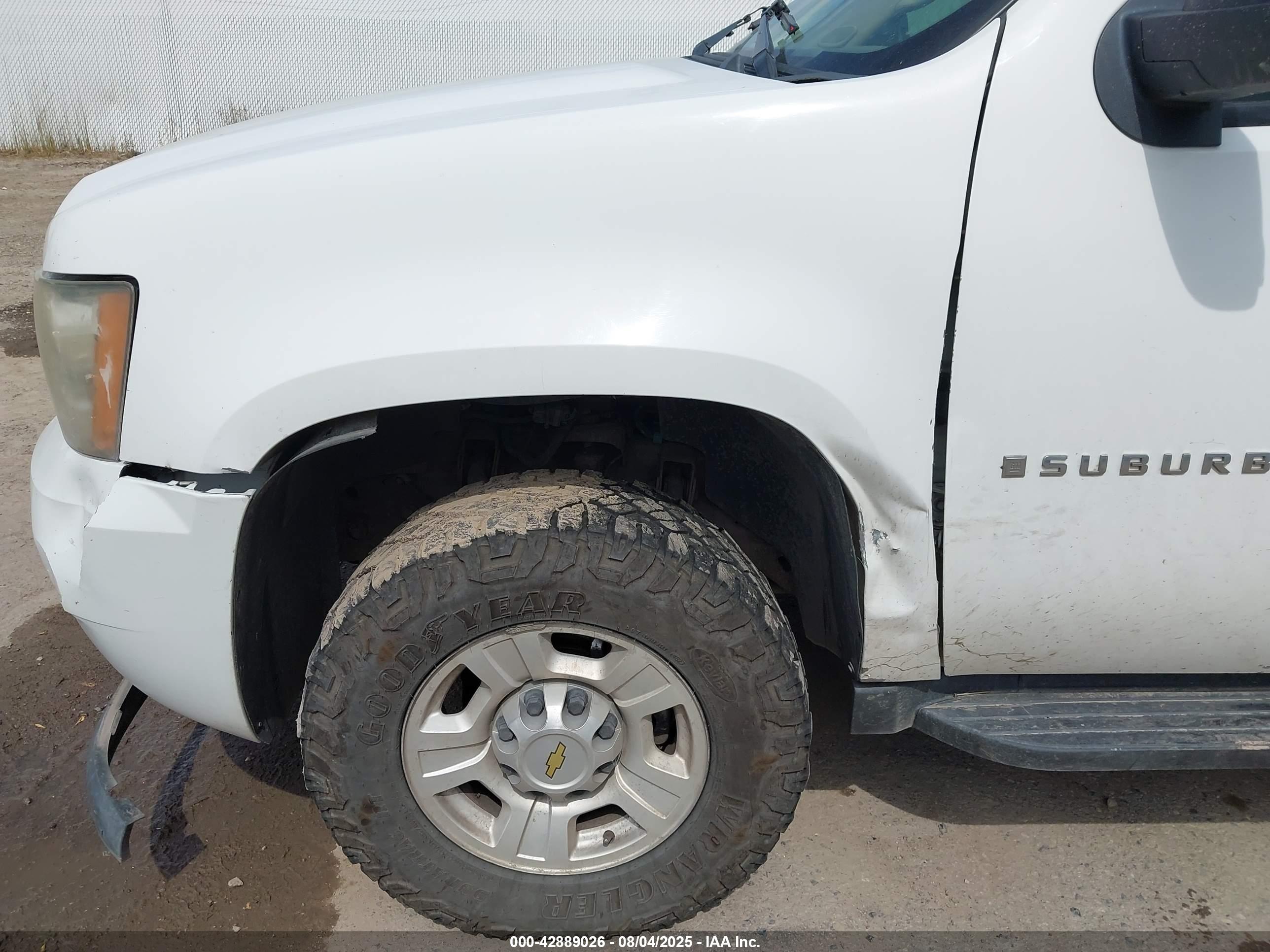 CHEVROLET SUBURBAN image 6