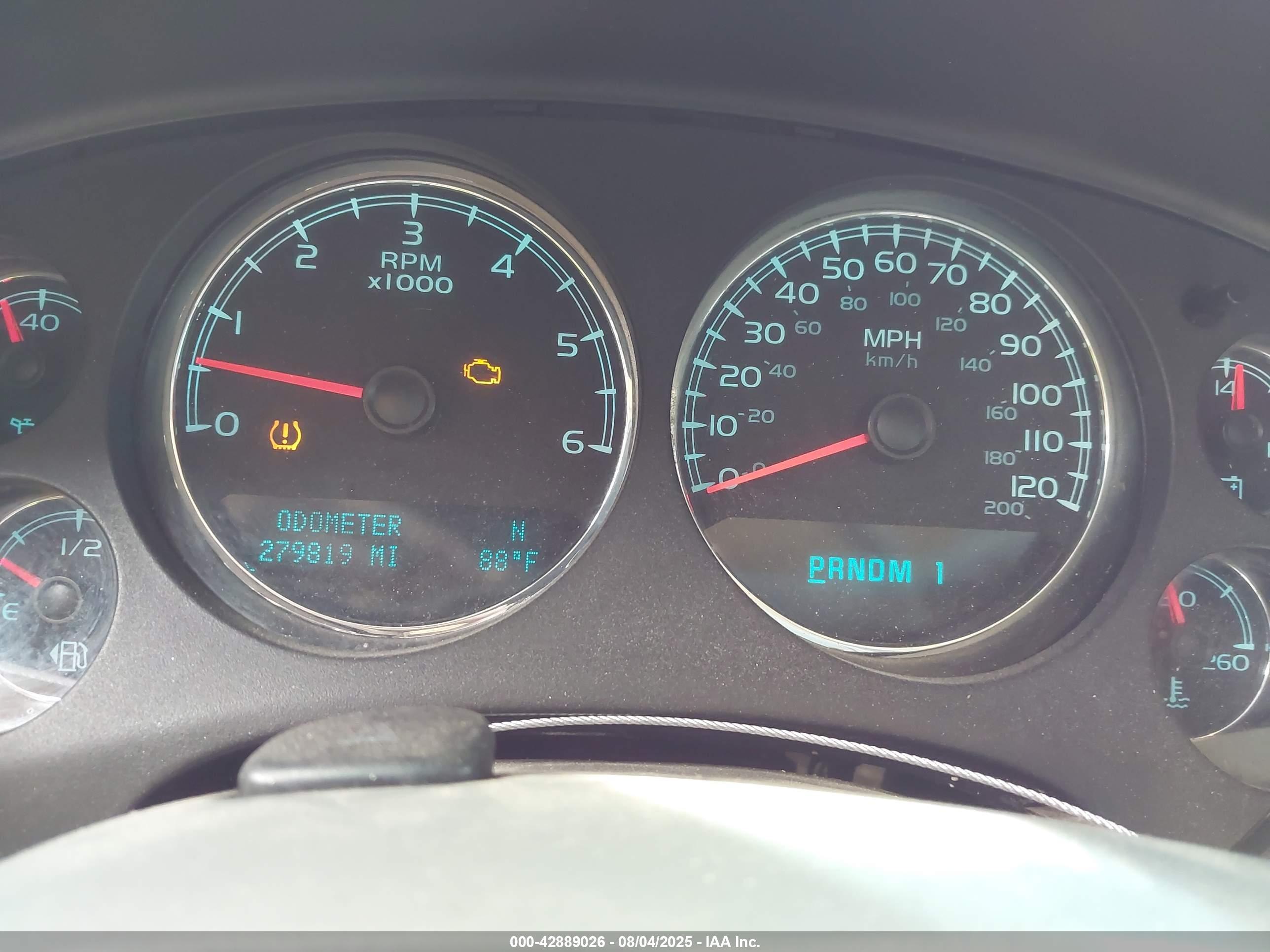 CHEVROLET SUBURBAN image 7
