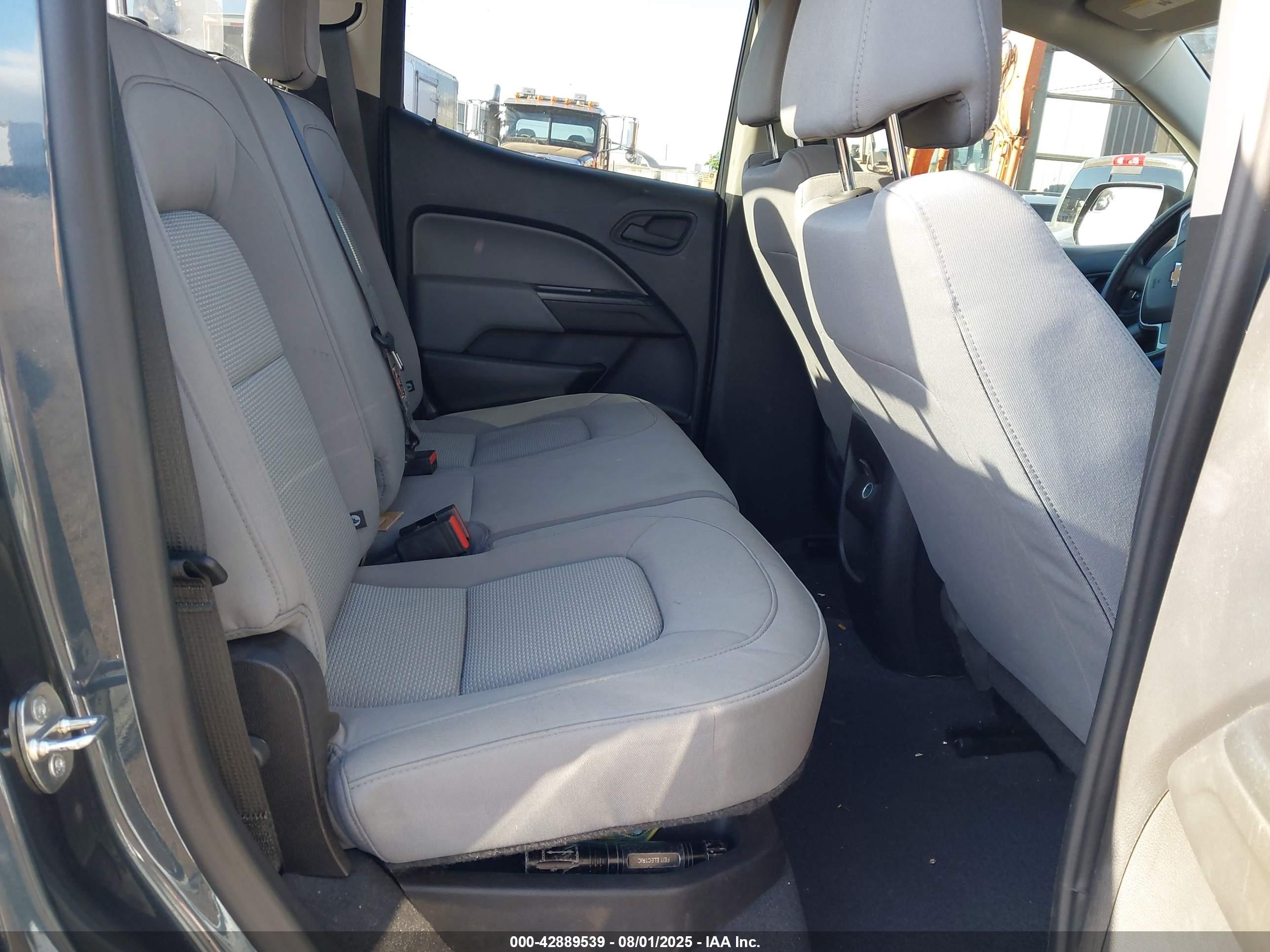 CHEVROLET COLORADO image 8