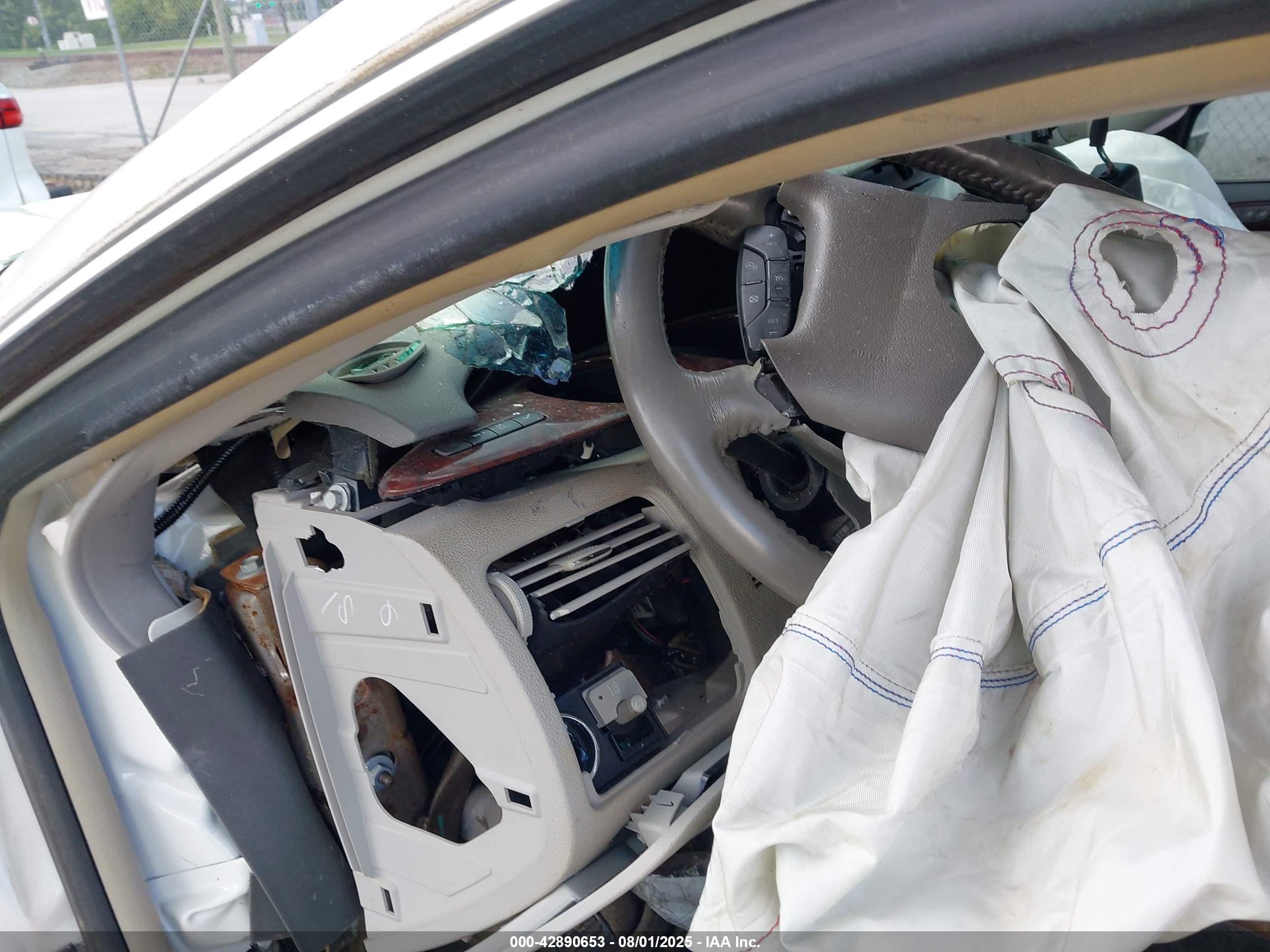 BUICK LUCERNE image 7