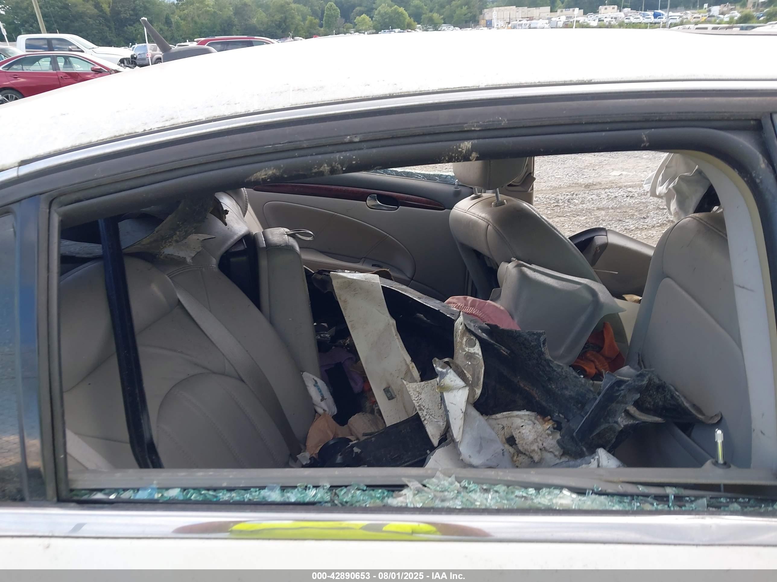 BUICK LUCERNE image 8