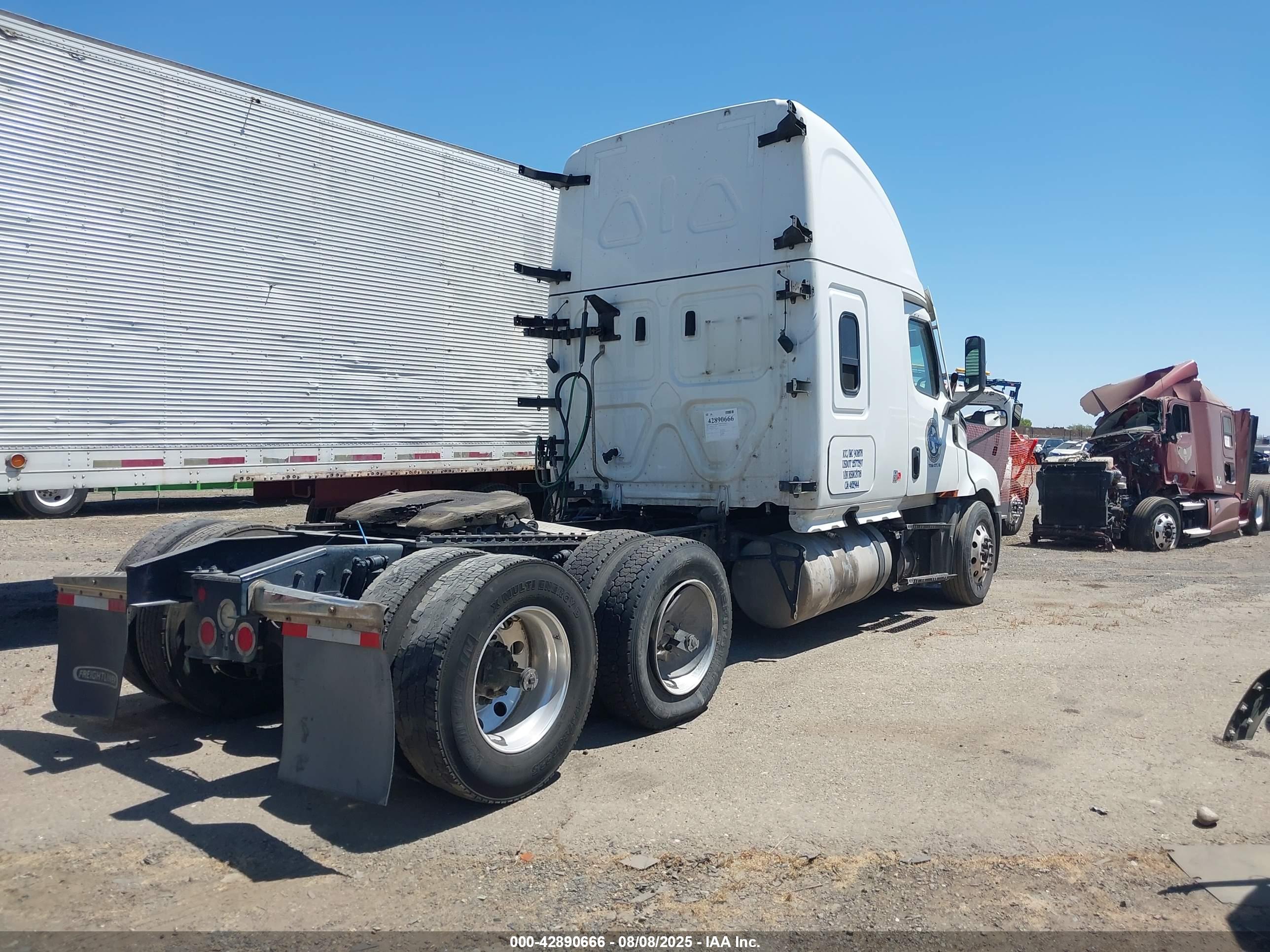 FREIGHTLINER NEW image 4