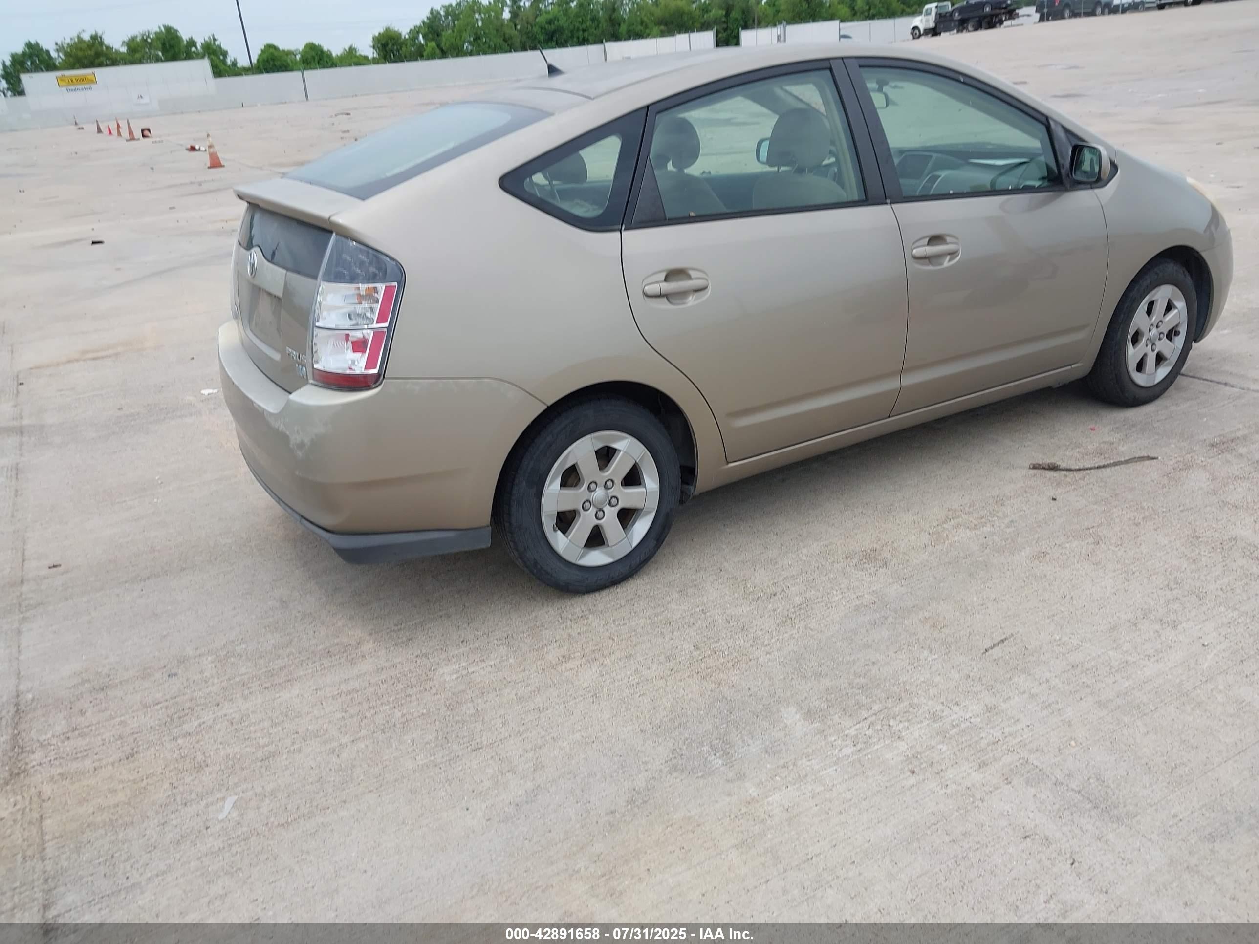 TOYOTA PRIUS image 4