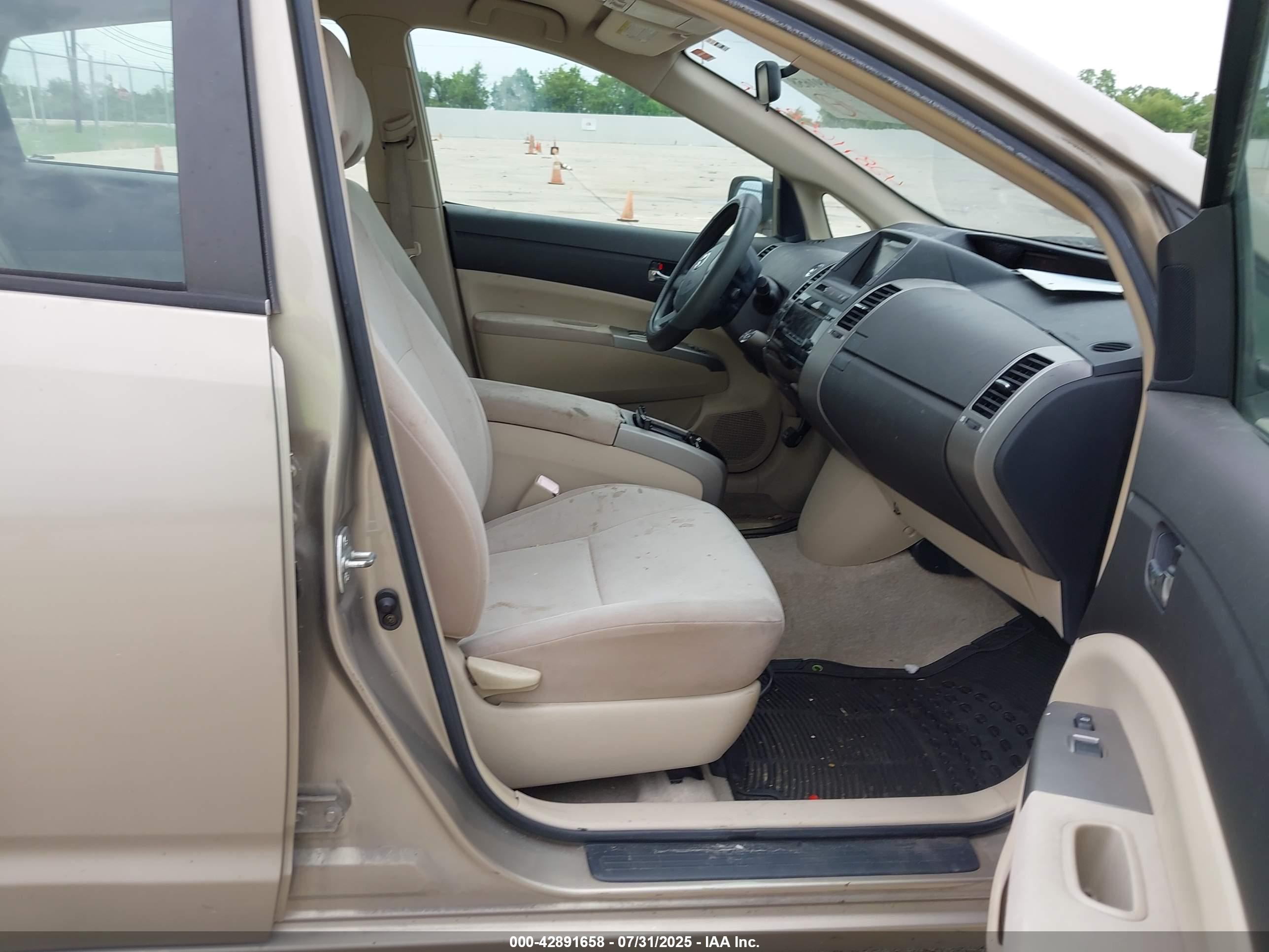 TOYOTA PRIUS image 5