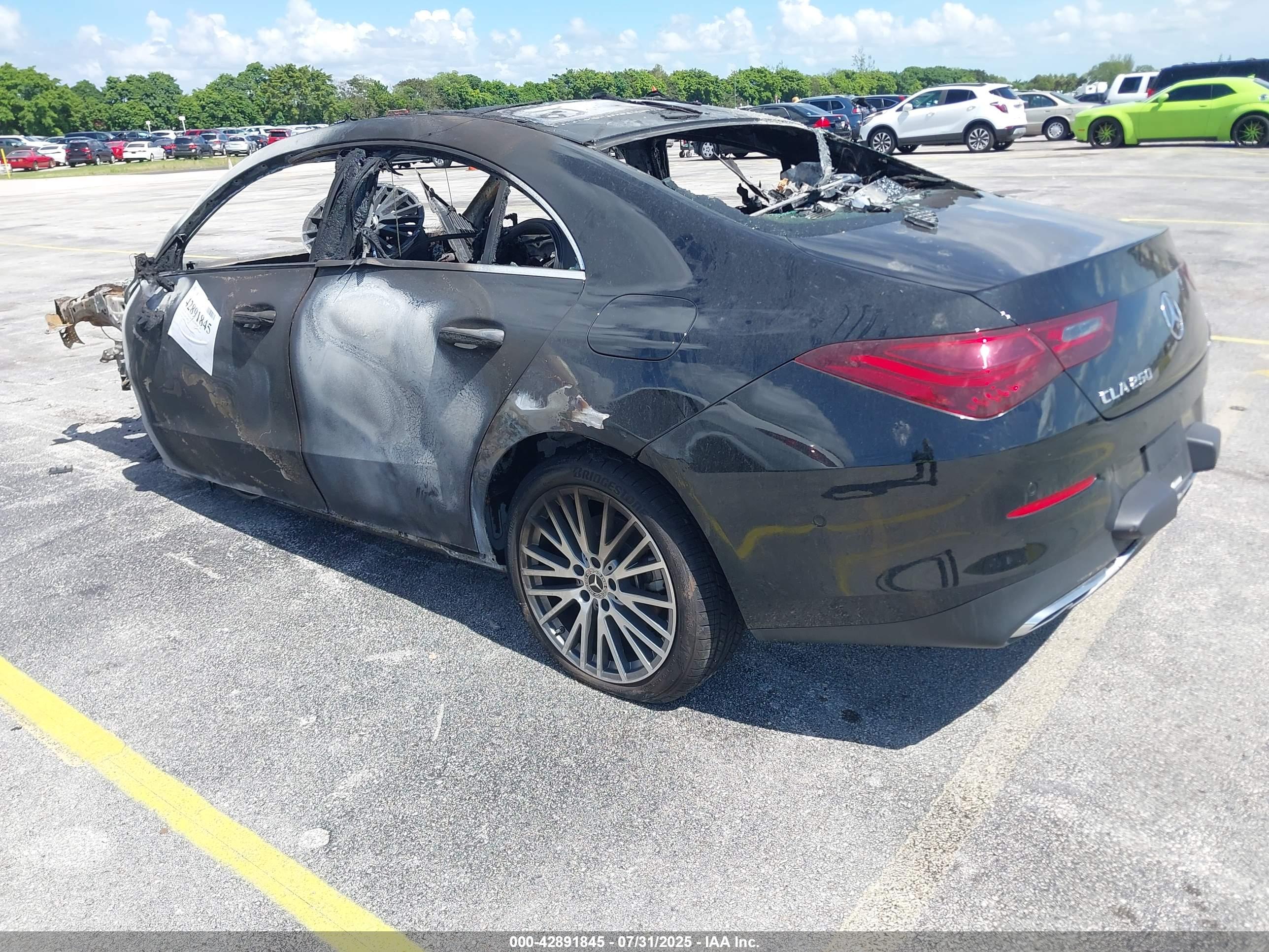 MERCEDES-BENZ CLA image 3